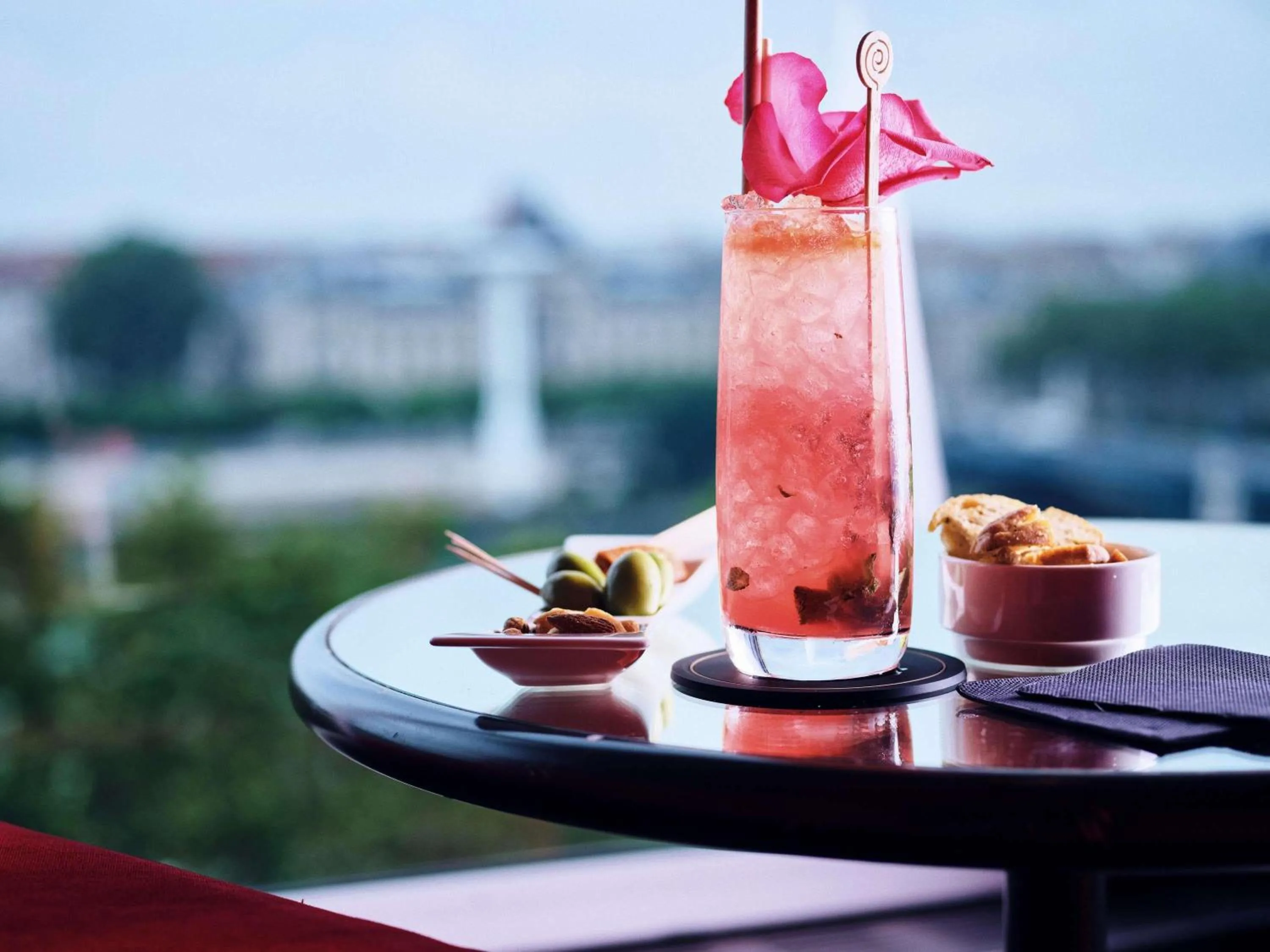Lounge or bar in Sofitel Lyon Bellecour