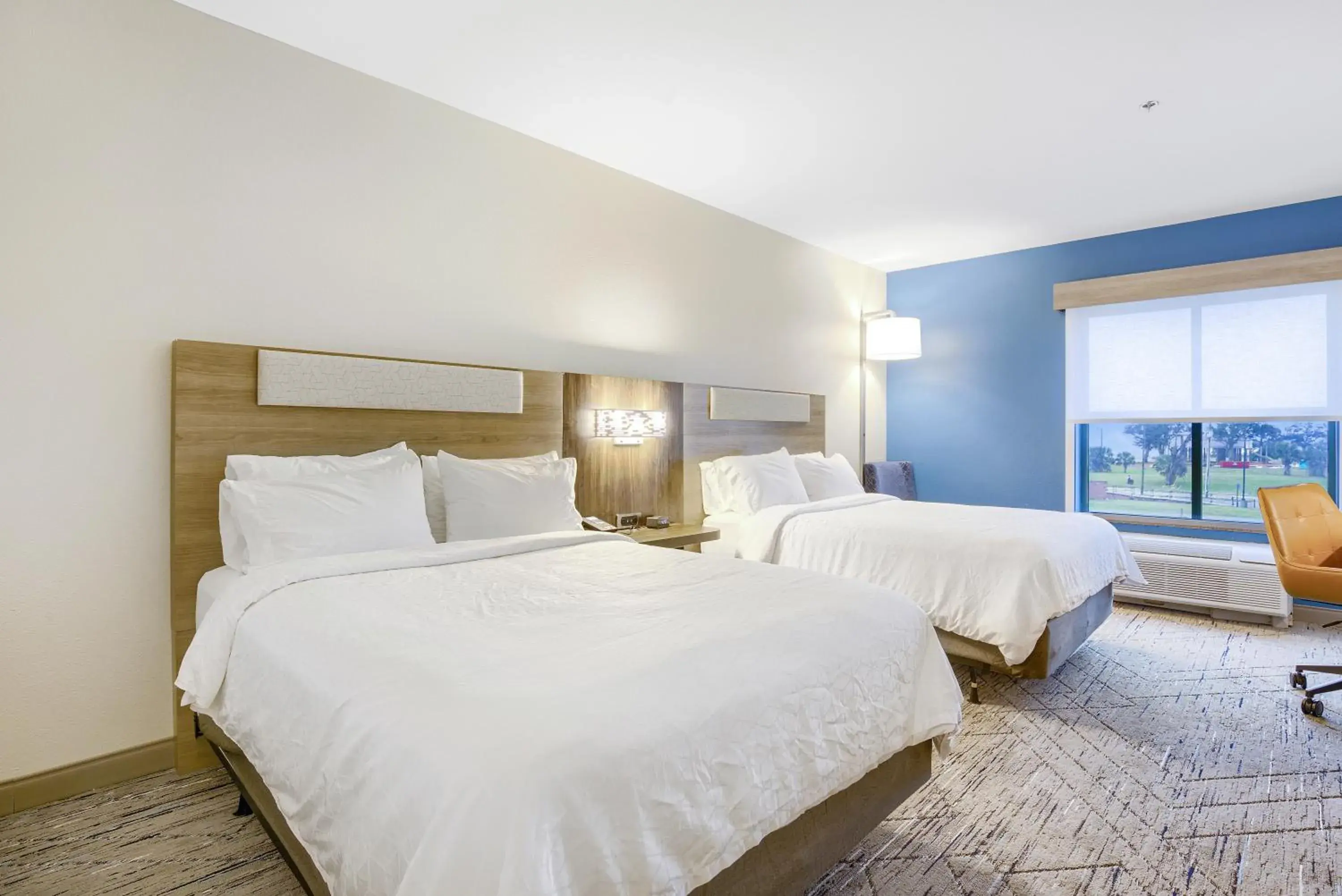 Standard Queen Room with Two Queen Beds - Communications Accessible in Holiday Inn Express - Gulfport Beach by IHG Standard Queen Room with Two Queen Beds - Communications Accessible in Holiday Inn Express - Gulfport Beach by IHG