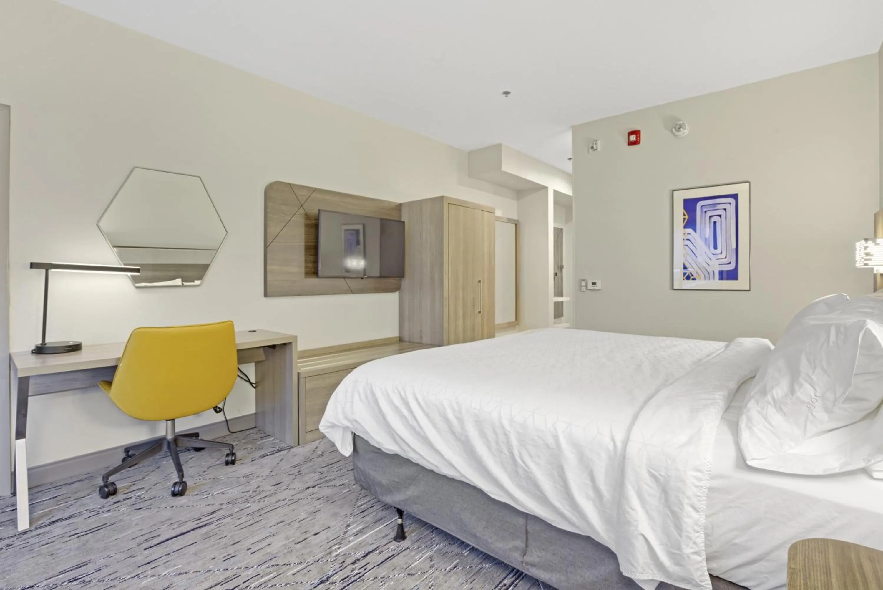 Bedroom, Bed in Holiday Inn Express - Gulfport Beach by IHG