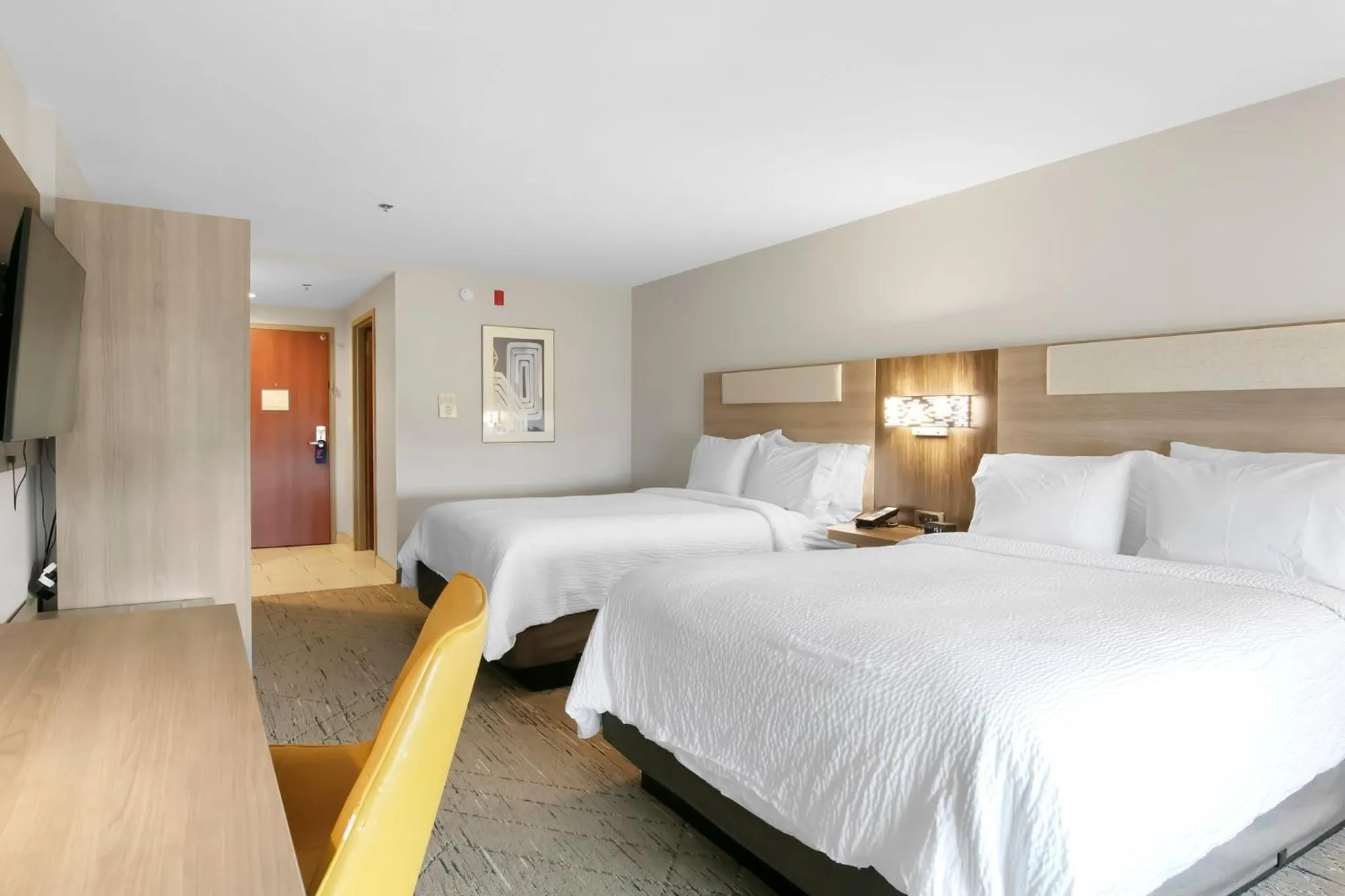 Photo of the whole room, Bed in Holiday Inn Express - Gulfport Beach by IHG