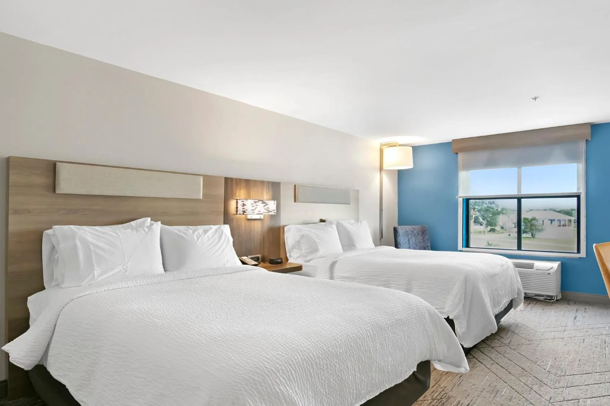 Photo of the whole room, Bed in Holiday Inn Express - Gulfport Beach by IHG