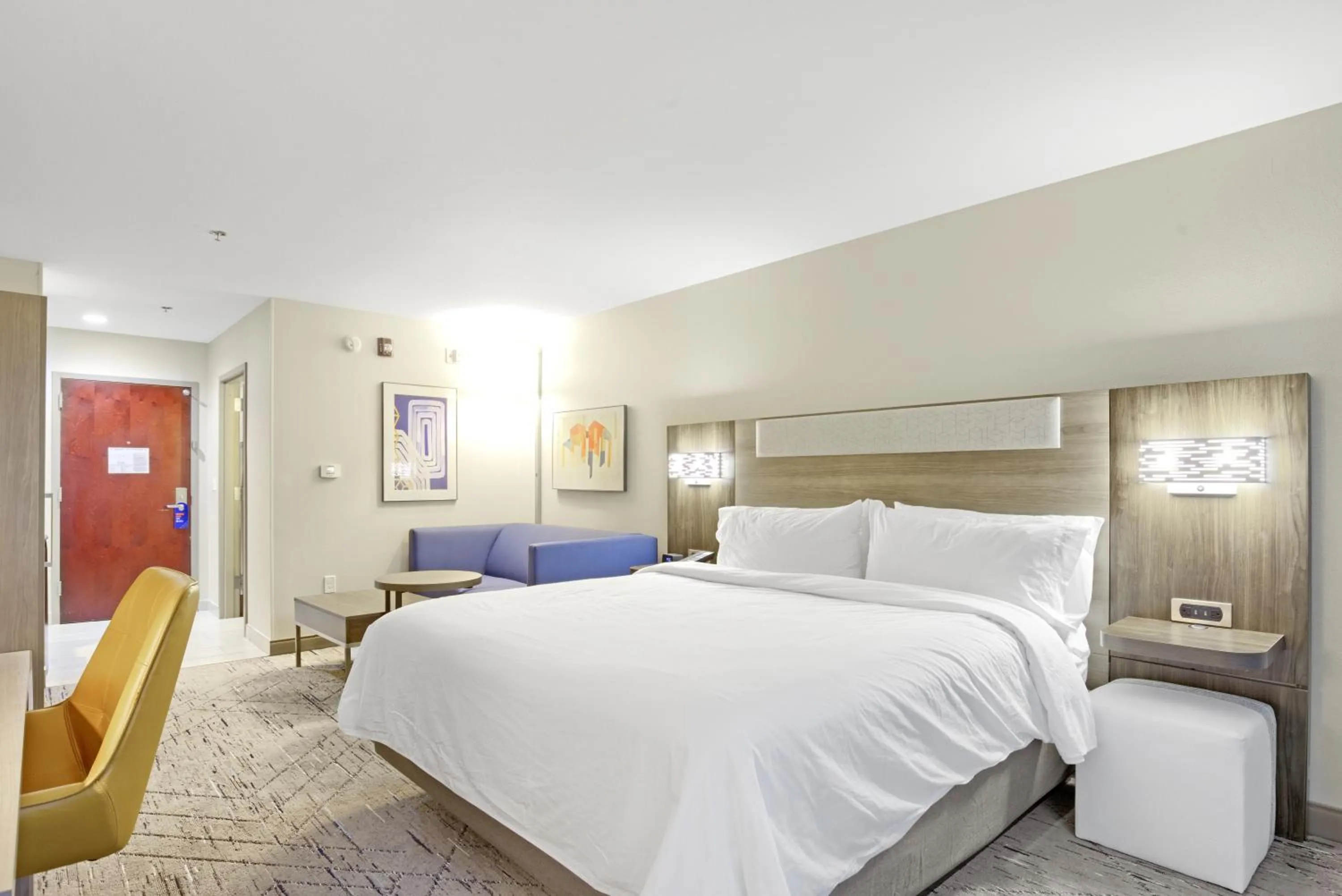 Bedroom, Bed in Holiday Inn Express - Gulfport Beach by IHG