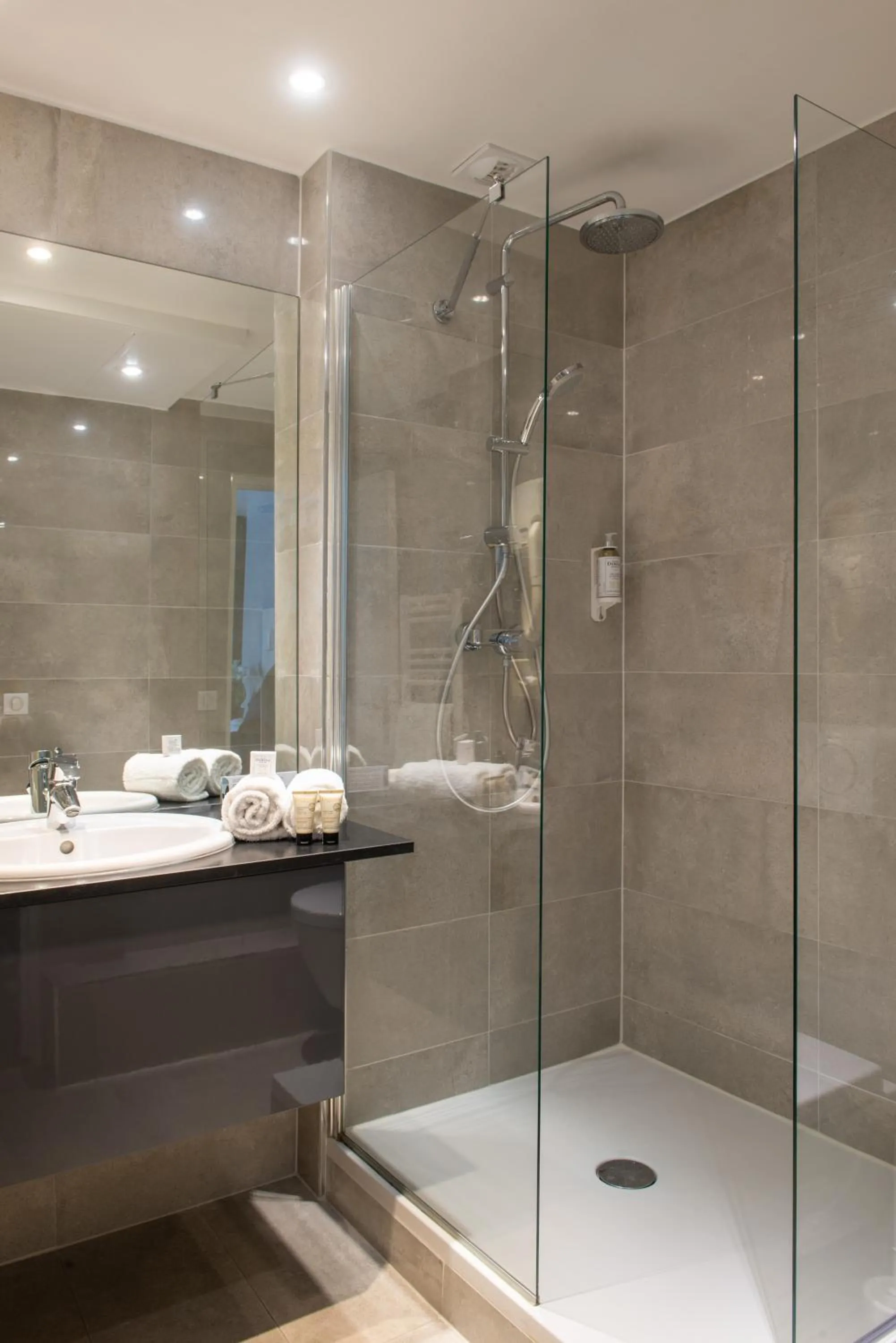 Shower in Régence Etoile