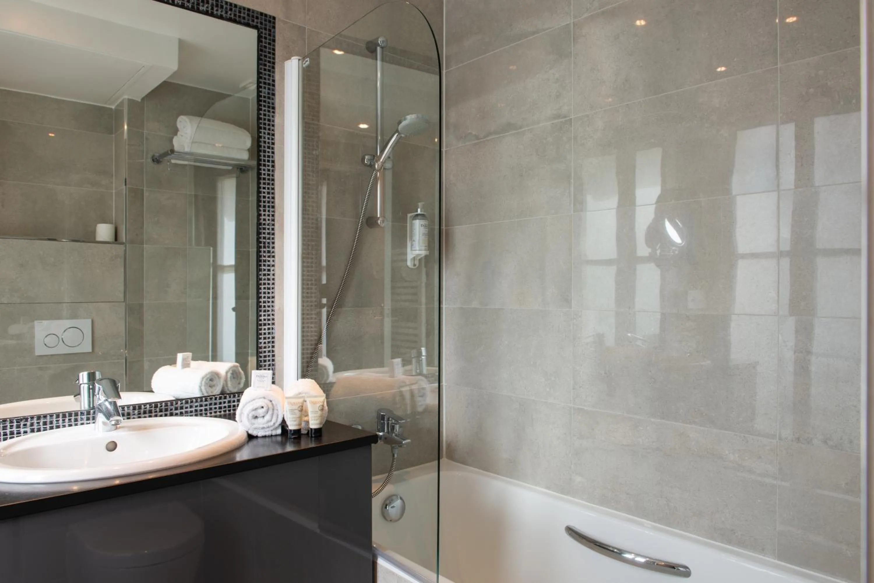 Bathroom in Régence Etoile