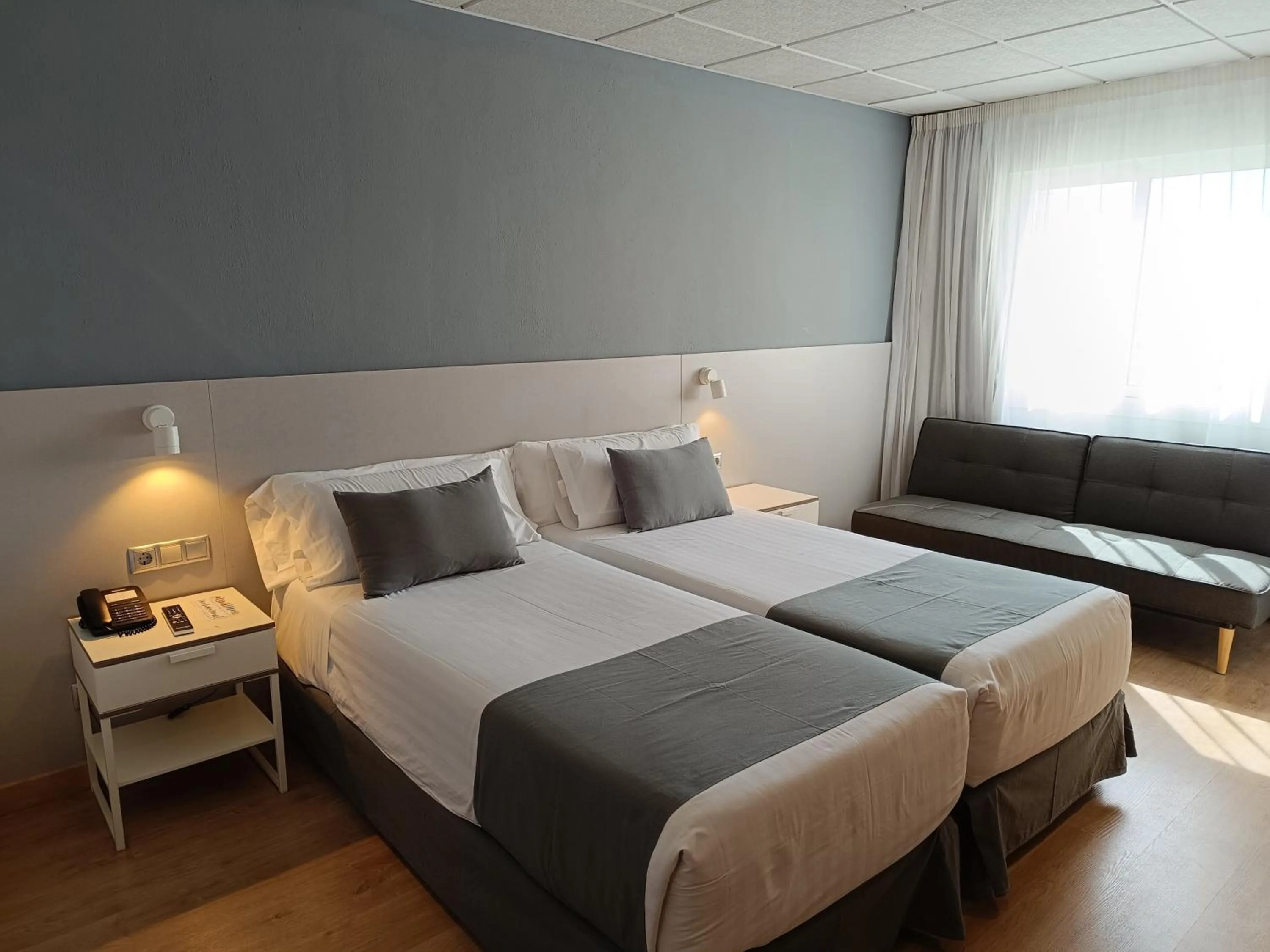 Photo of the whole room, Bed in Mendez Nuñez Alicante
