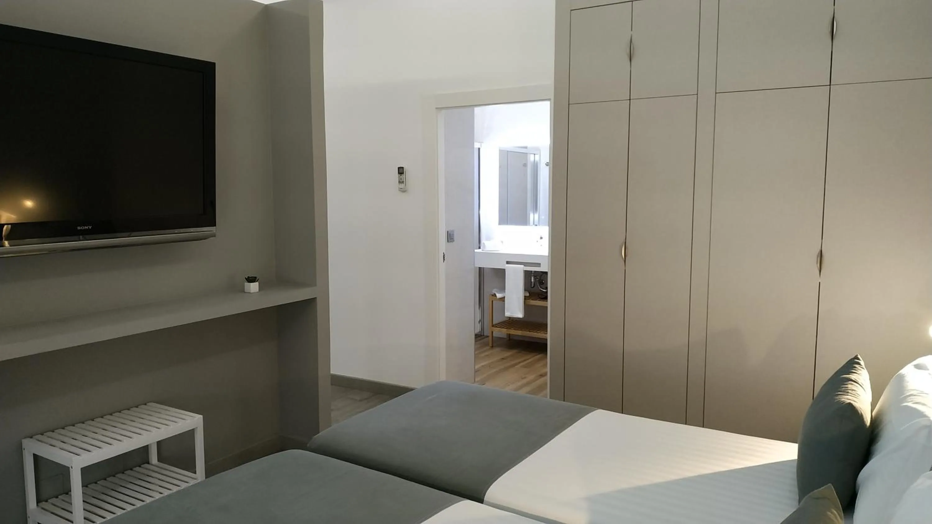 Photo of the whole room, Bed in Mendez Nuñez Alicante