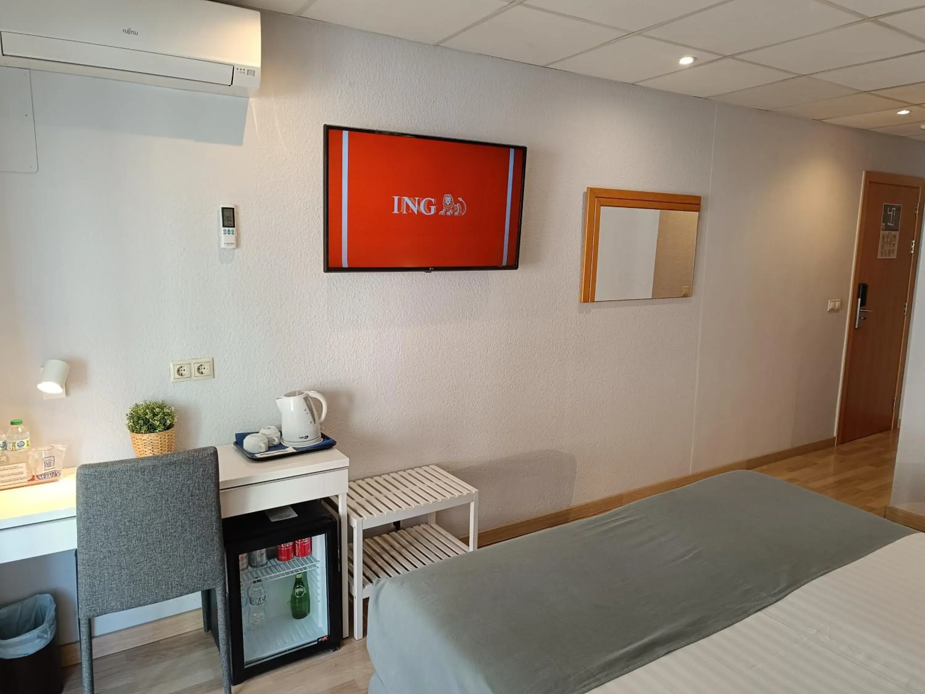 Superior Twin Room with City View in Mendez Nuñez Alicante Superior Twin Room with City View in Mendez Nuñez Alicante