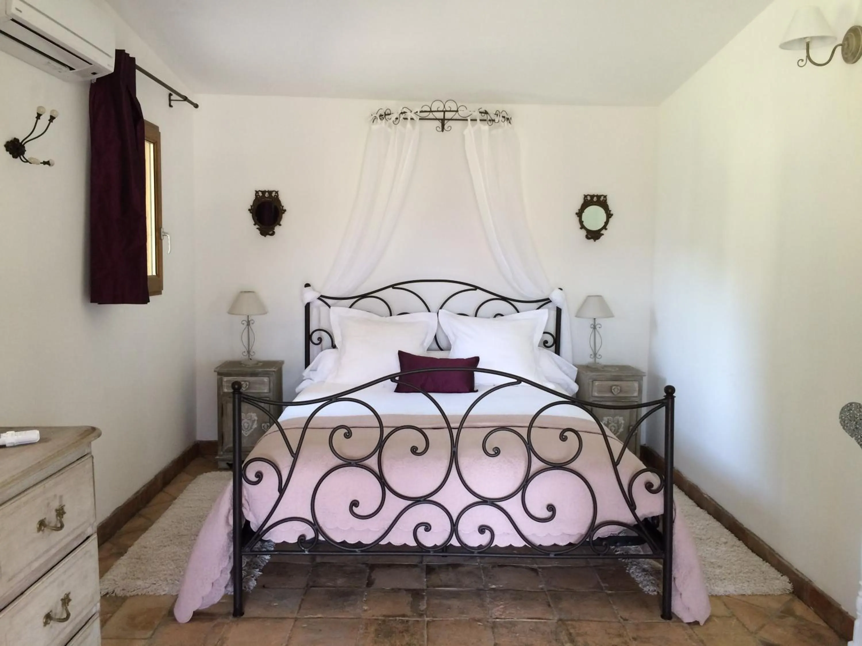 Bed in B&B Le Deffends de Redon