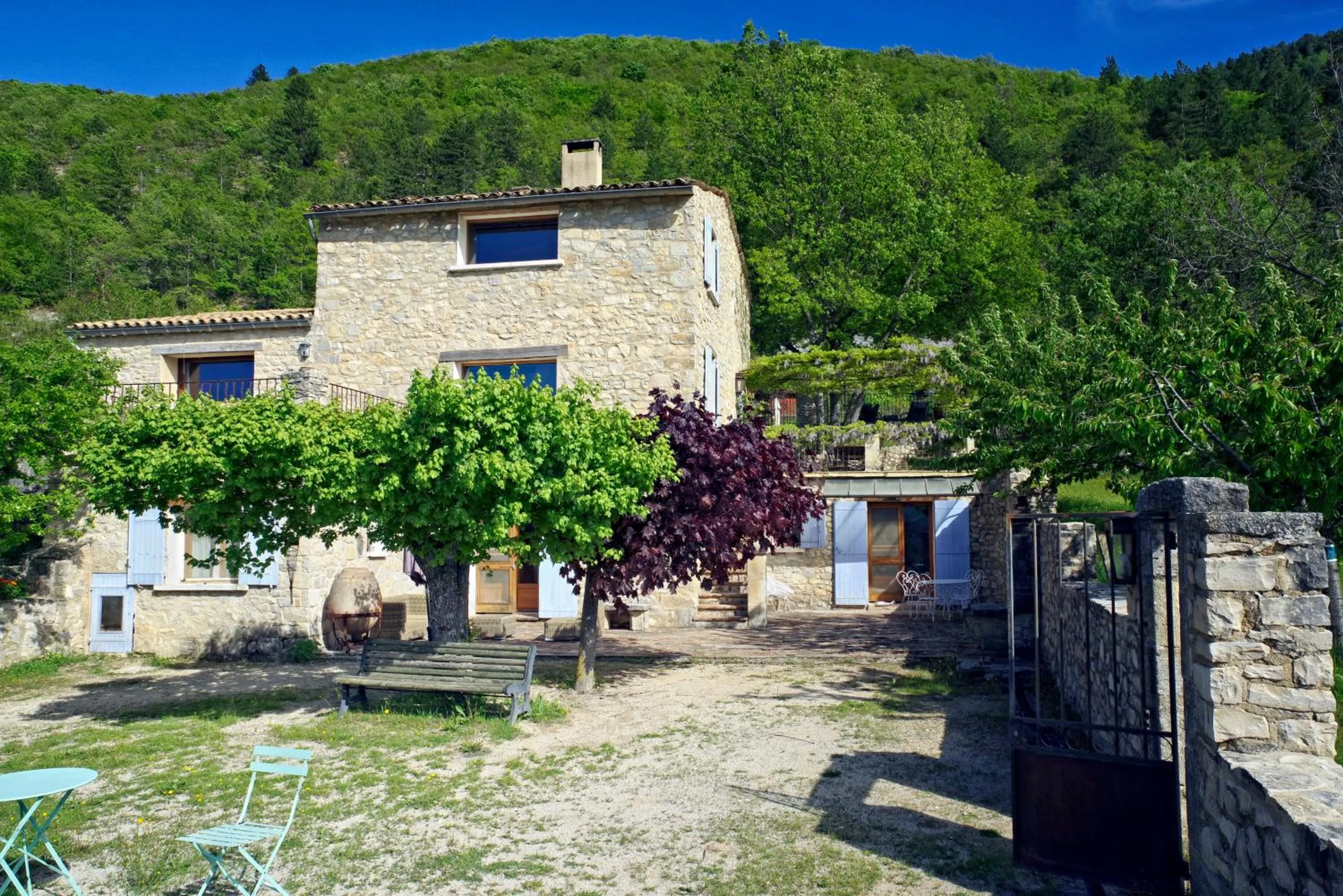 Property building in B&B Le Deffends de Redon