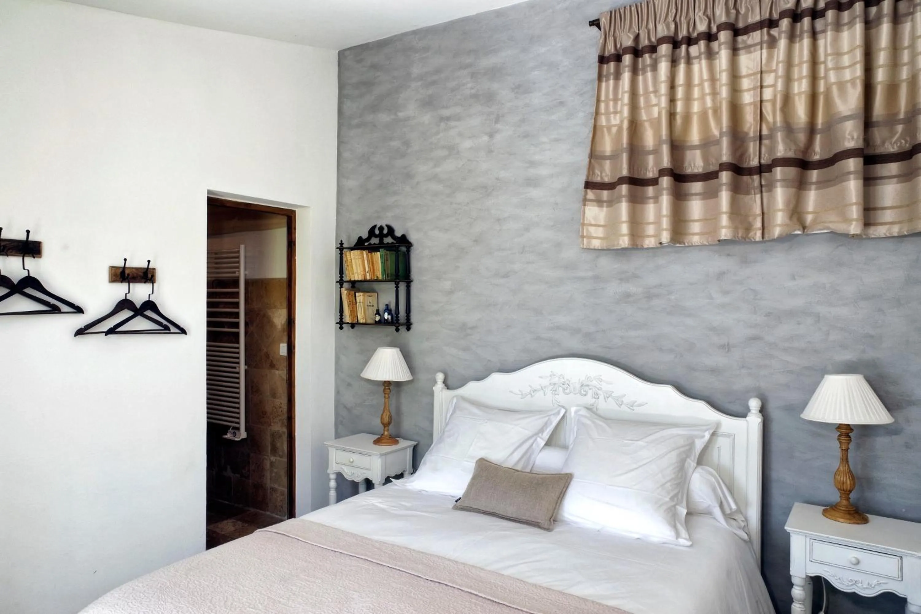 Photo of the whole room, Bed in B&B Le Deffends de Redon