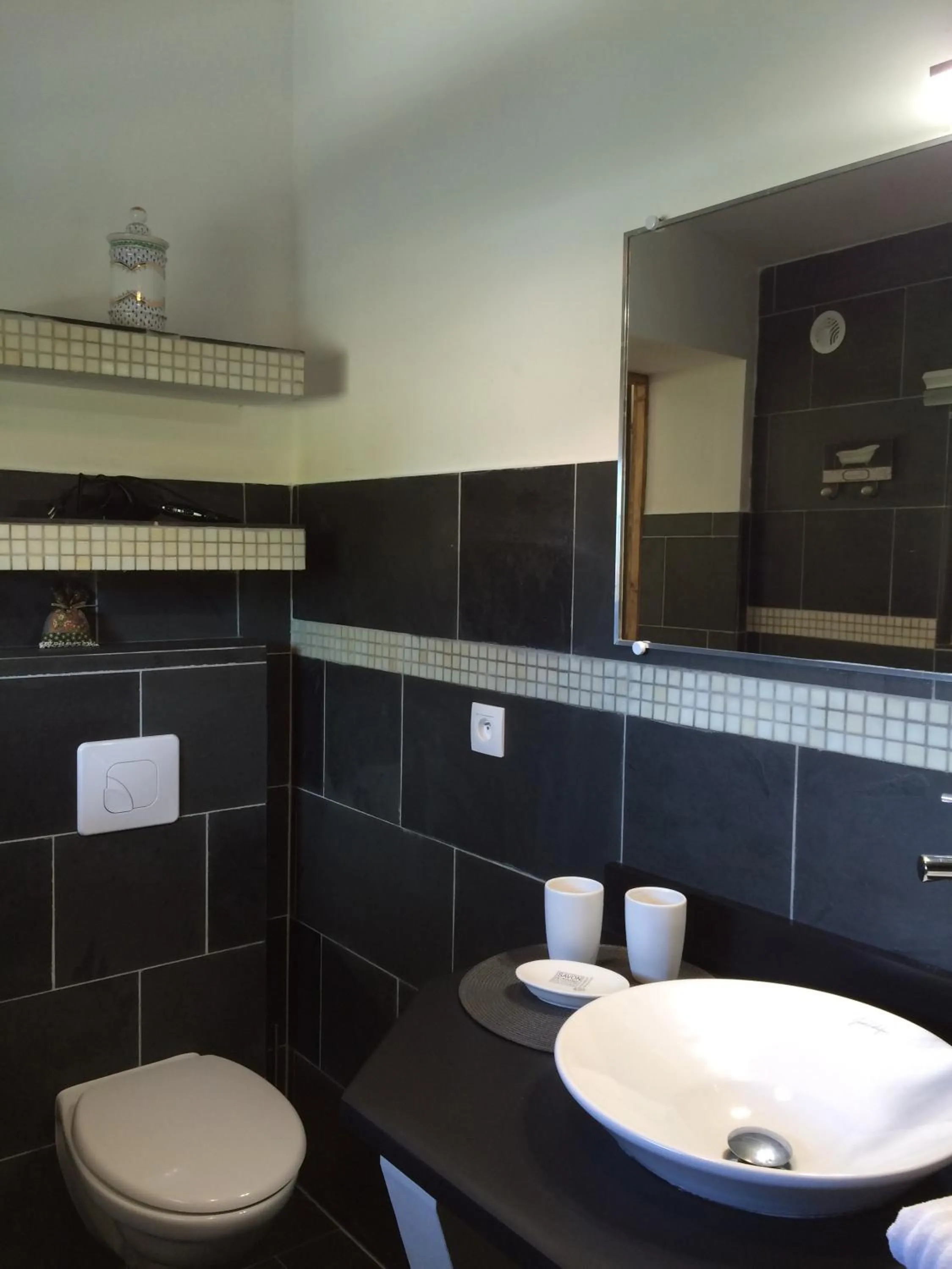 Toilet in B&B Le Deffends de Redon