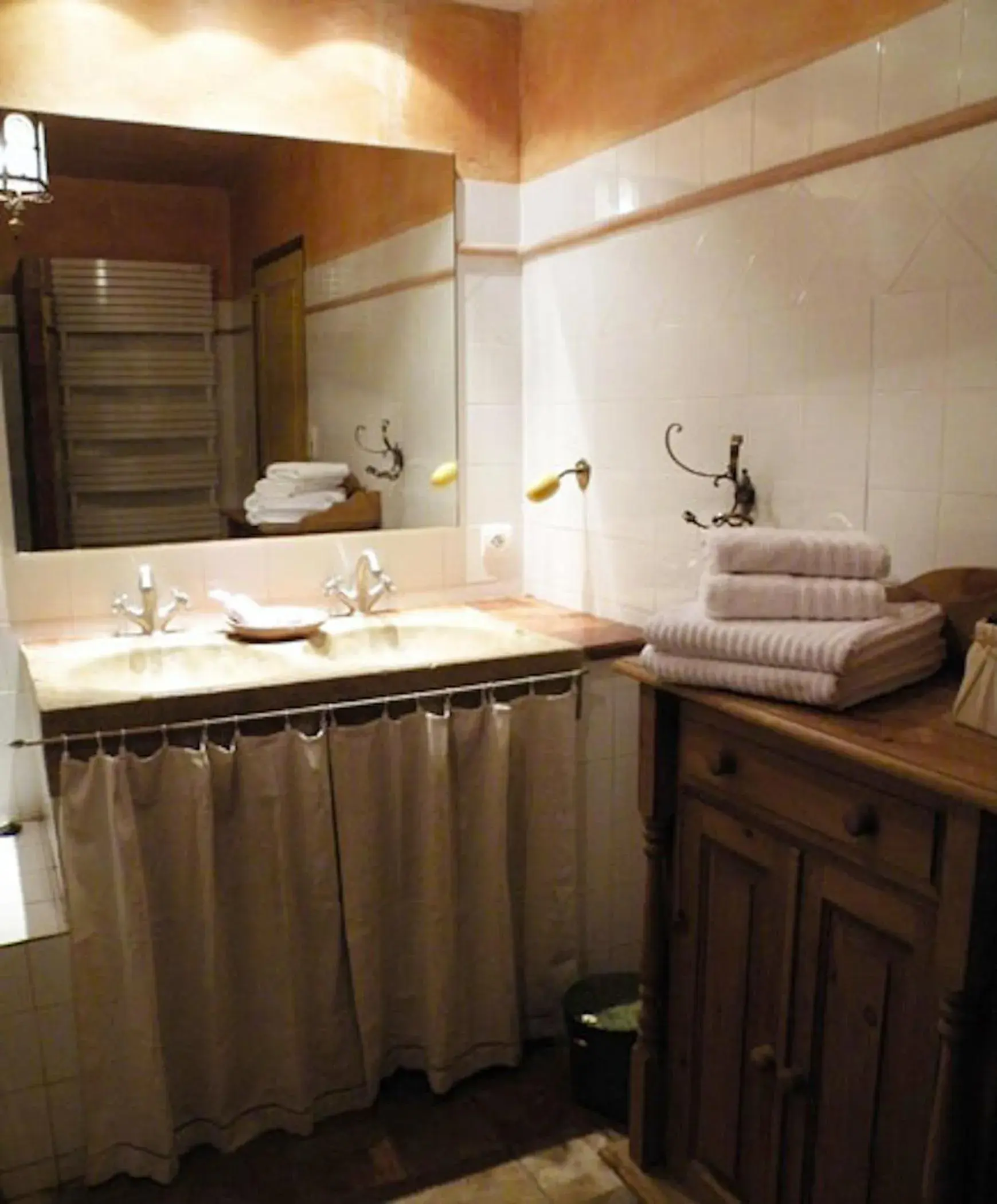 Family Room in B&B Le Deffends de Redon Family Room in B&B Le Deffends de Redon