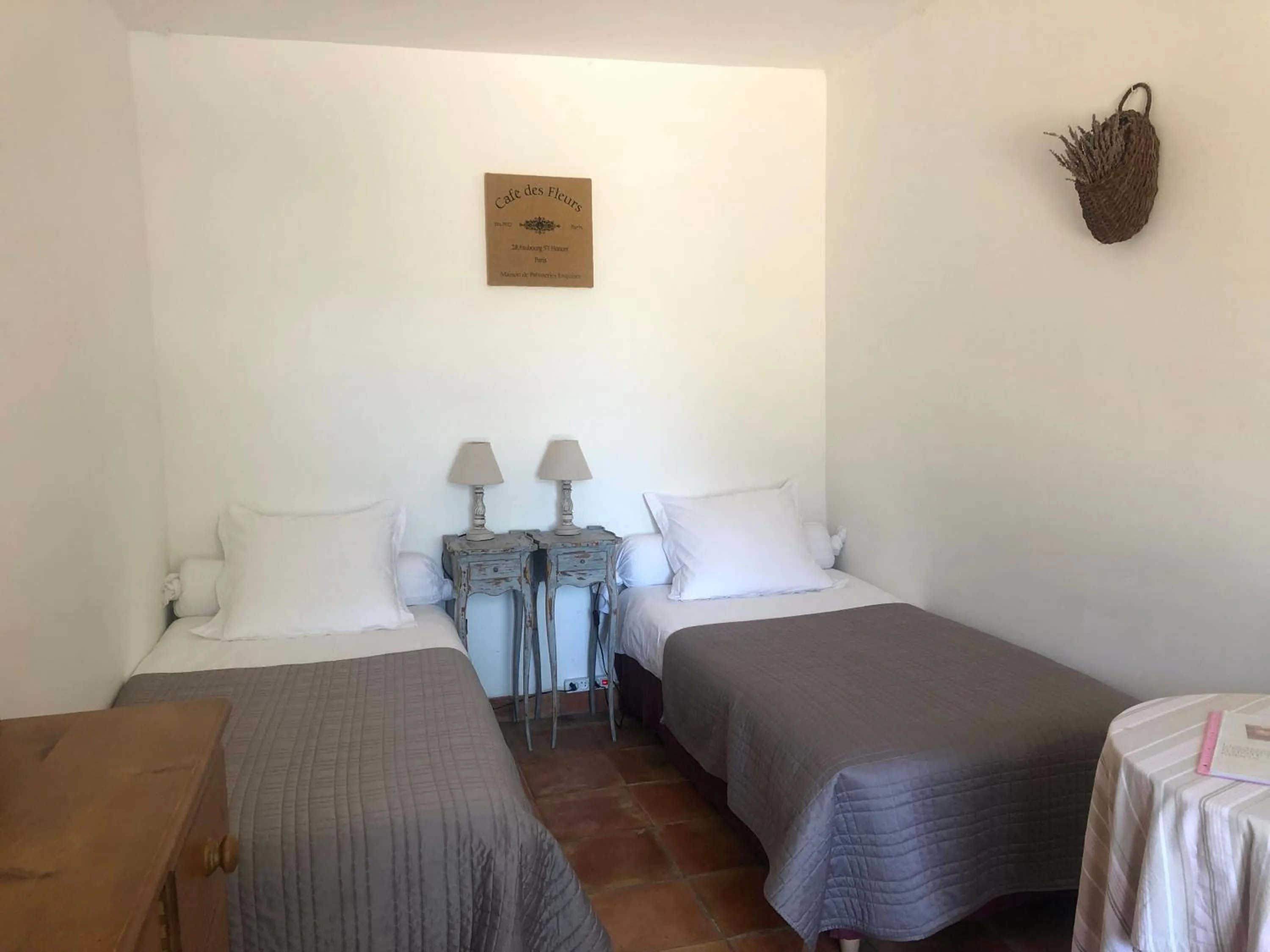 Property building, Bed in B&B Le Deffends de Redon