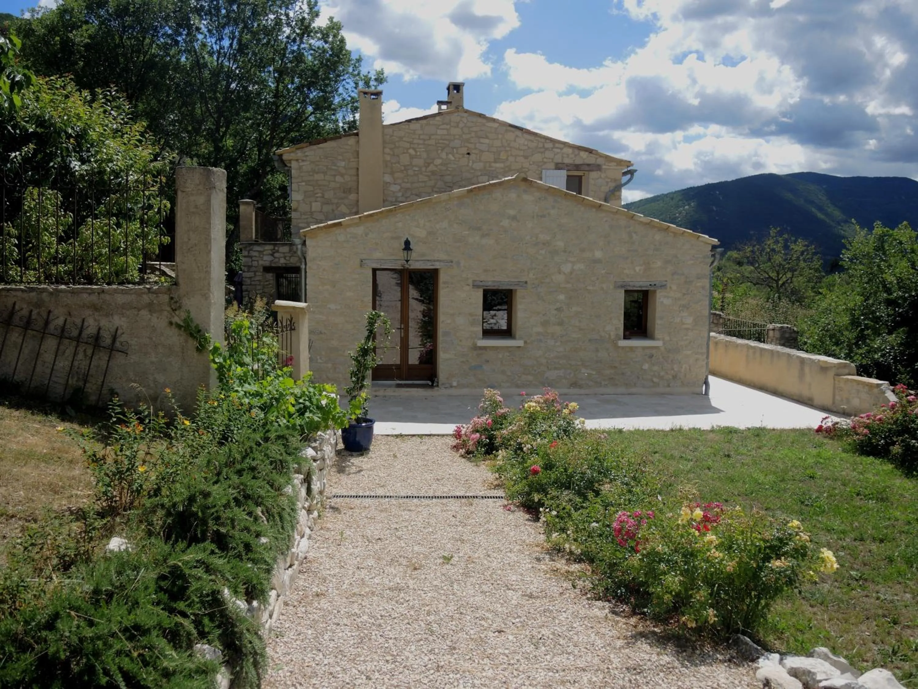 Property building in B&B Le Deffends de Redon