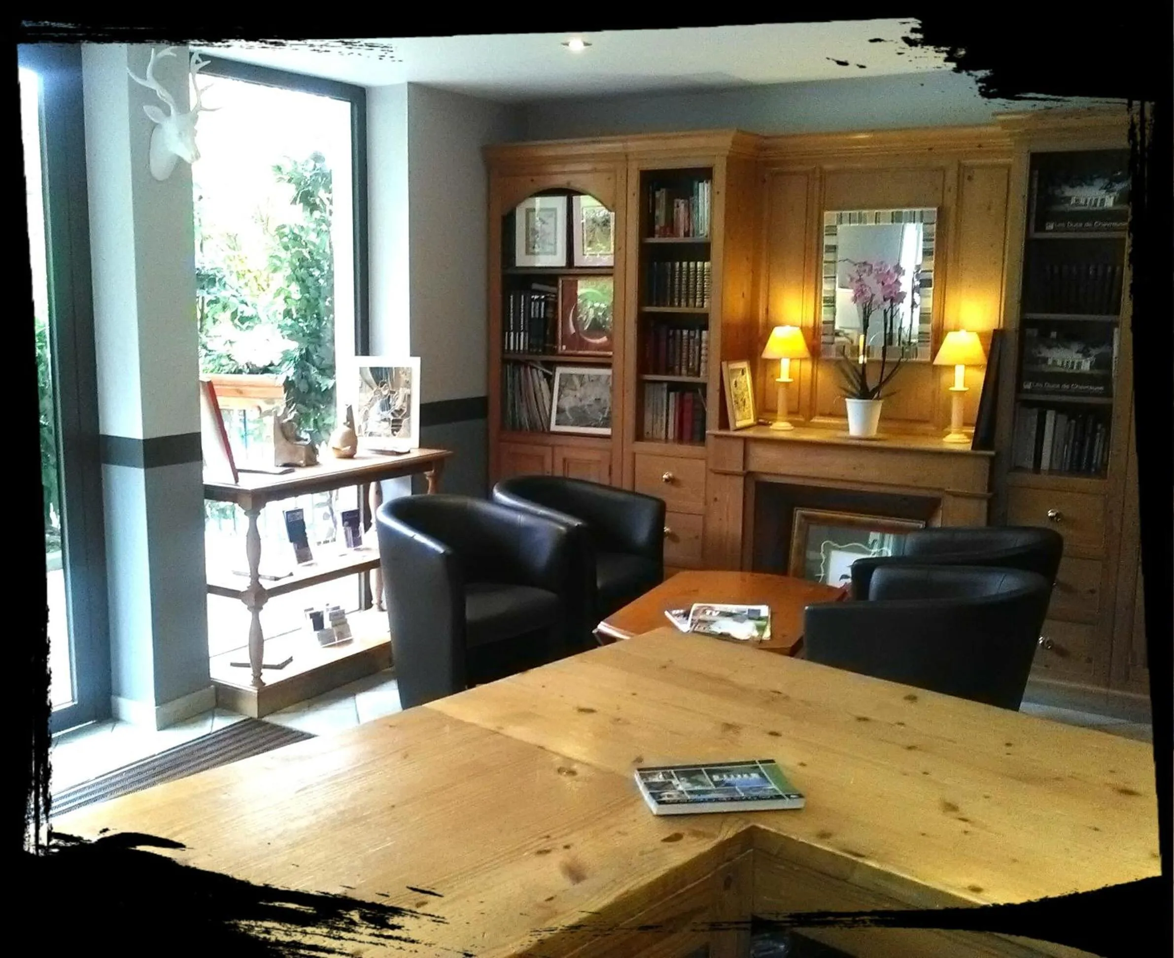 Lobby or reception in Residence Hotel Les Ducs De Chevreuse avec Hébergement, Repas & PDJ, Séminaire, Bureau & Parking