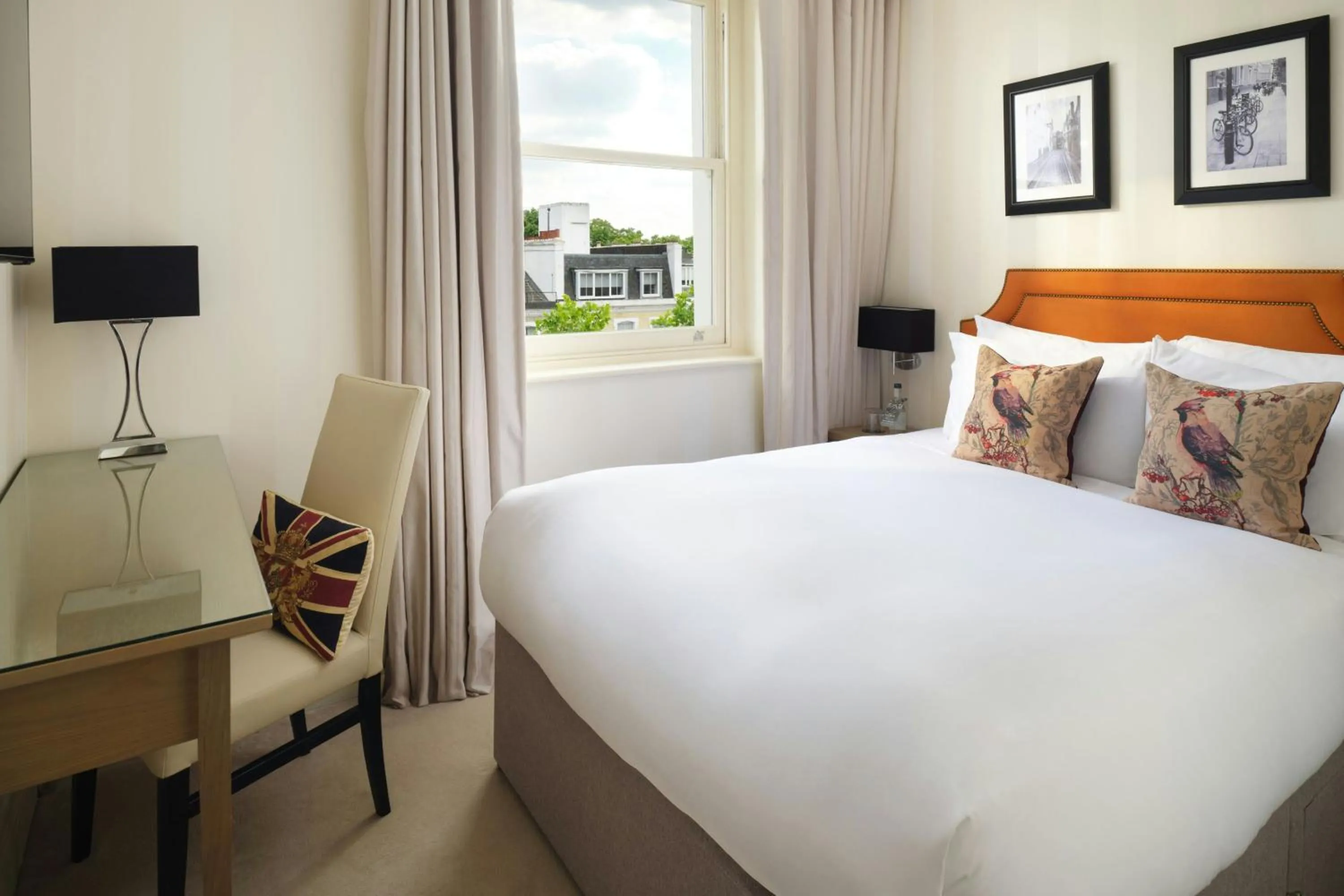 Photo of the whole room, Bed in Hotel Xenia - Autograph Collection