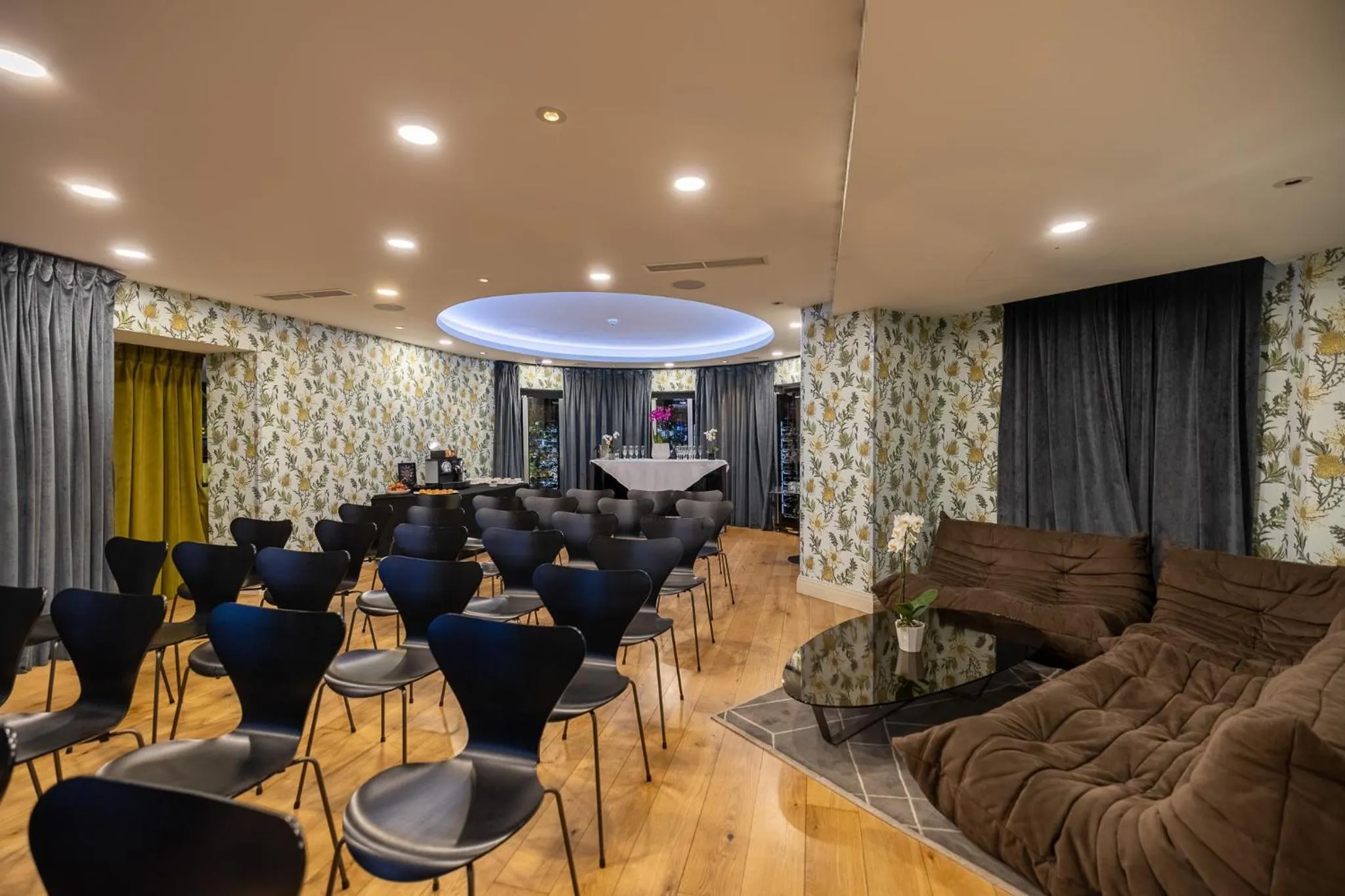 Meeting/conference room in Hotel Xenia - Autograph Collection