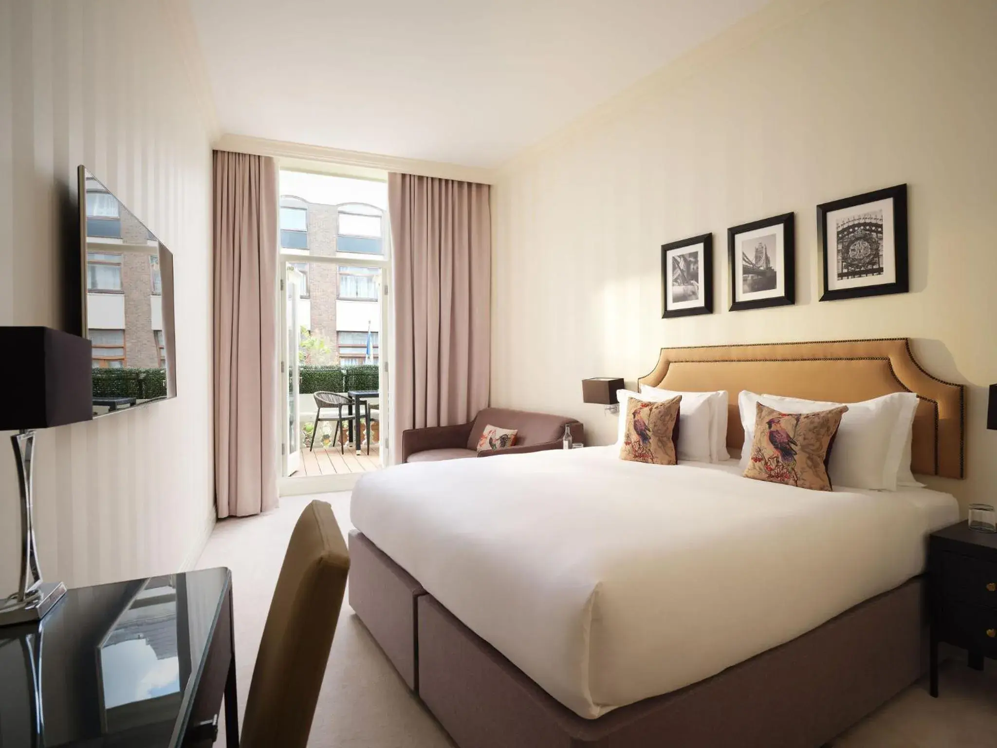 Balcony/Terrace, Bed in Hotel Xenia, Autograph Collection Balcony/Terrace, Bed in Hotel Xenia, Autograph Collection