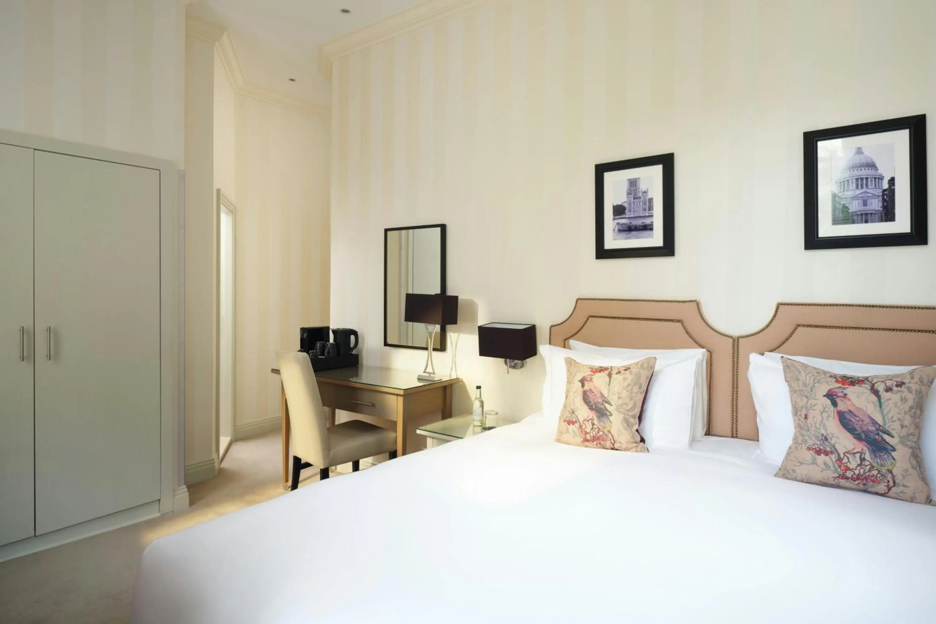 Photo of the whole room, Bed in Hotel Xenia - Autograph Collection