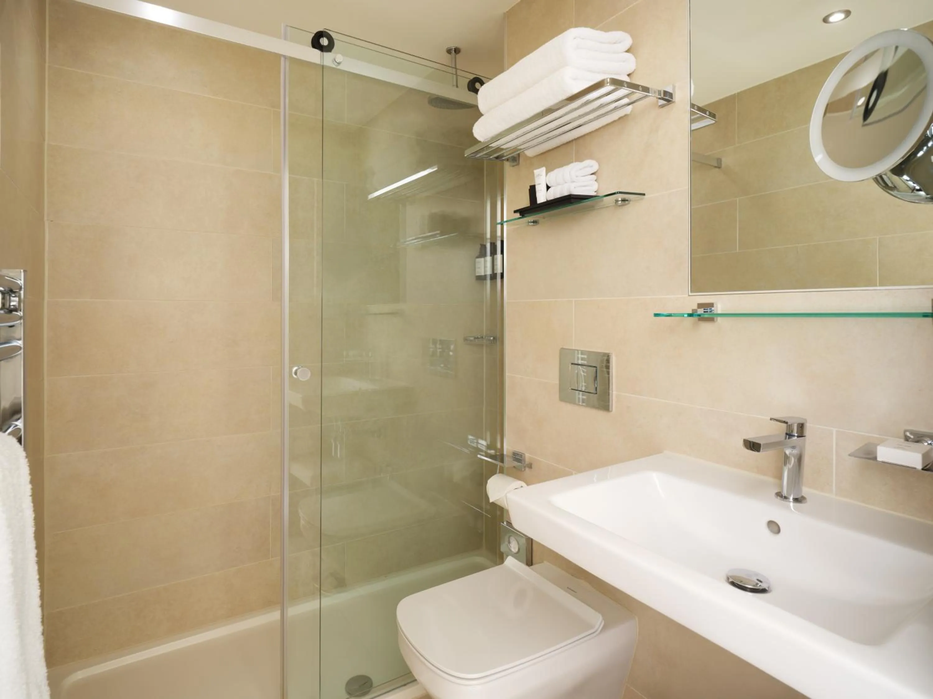 Bathroom in Hotel Xenia - Autograph Collection