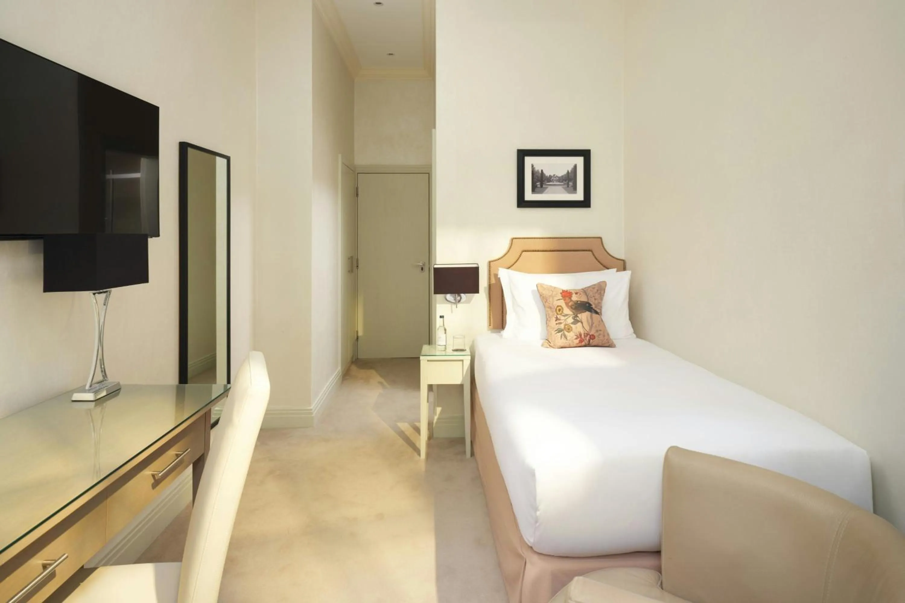 Photo of the whole room, Bed in Hotel Xenia - Autograph Collection