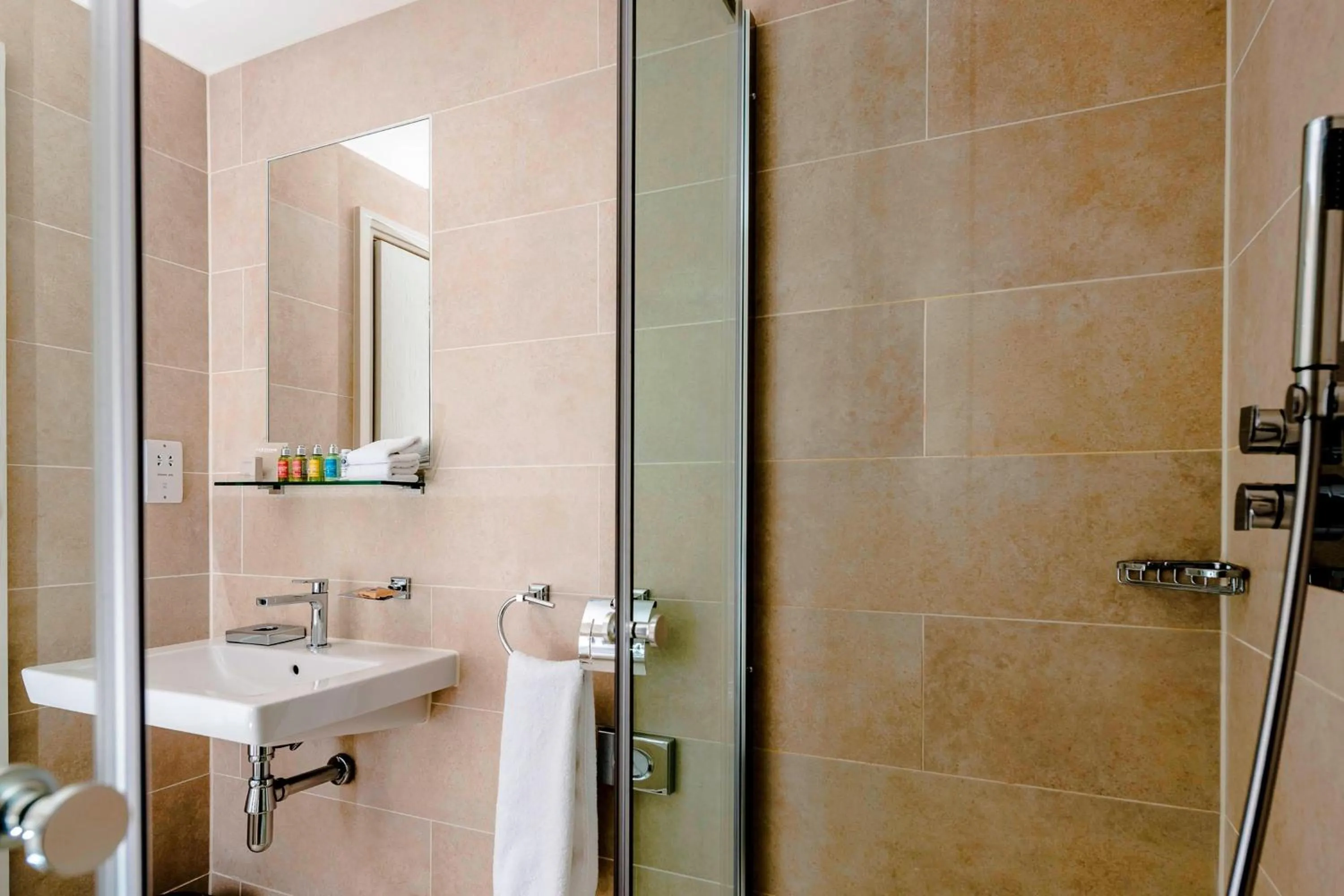 Bathroom in Hotel Xenia - Autograph Collection