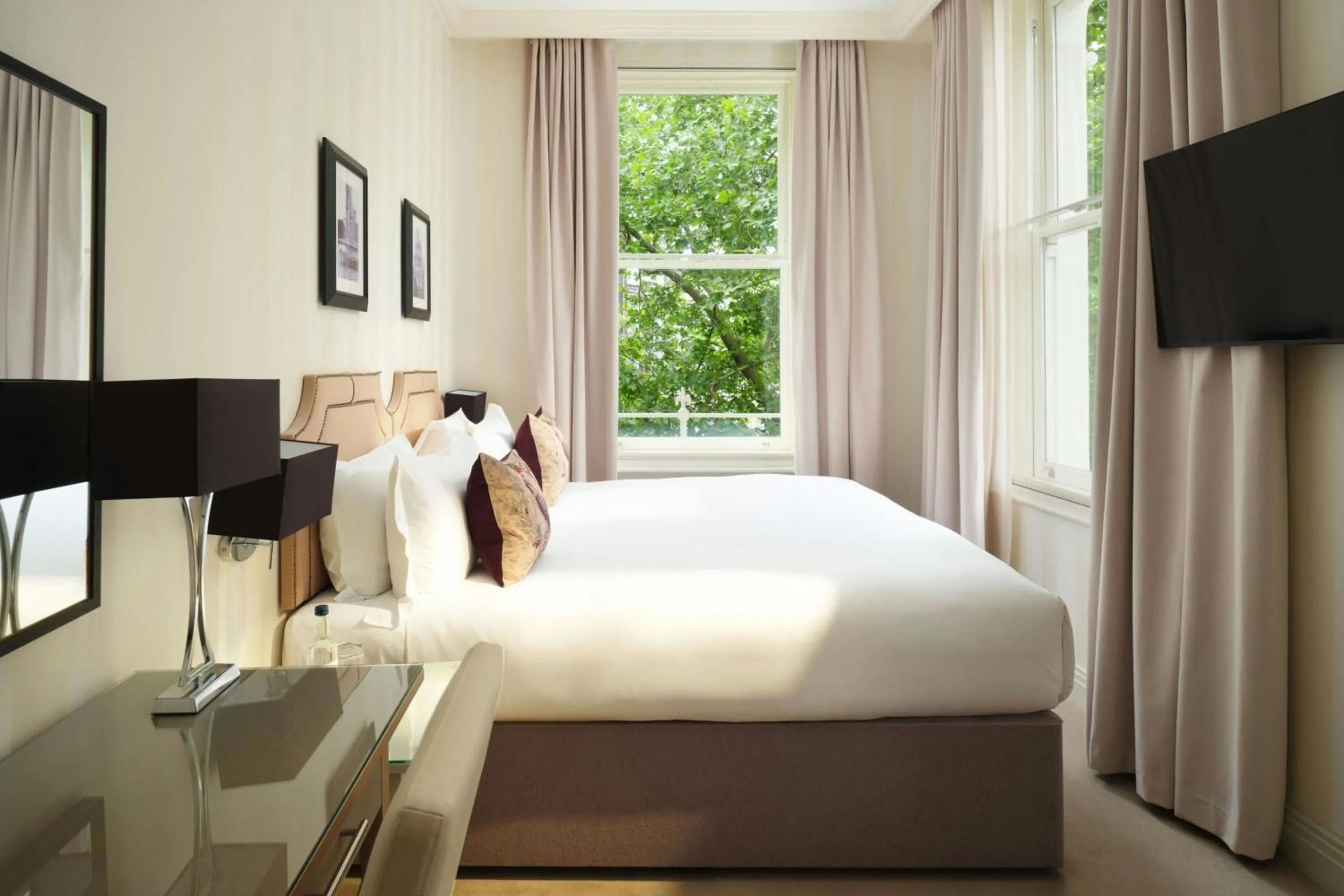 Photo of the whole room, Bed in Hotel Xenia - Autograph Collection