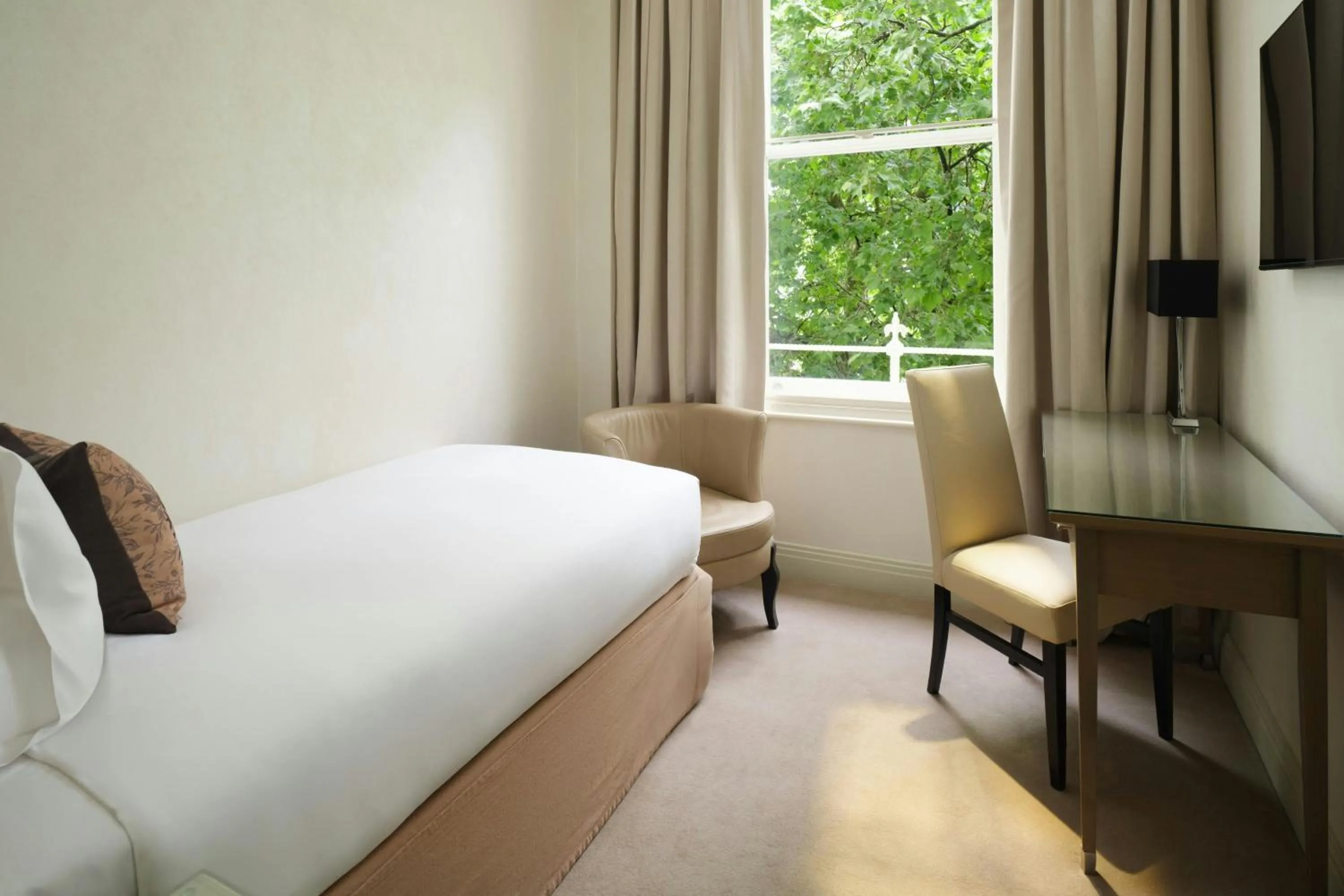 Photo of the whole room, Bed in Hotel Xenia - Autograph Collection