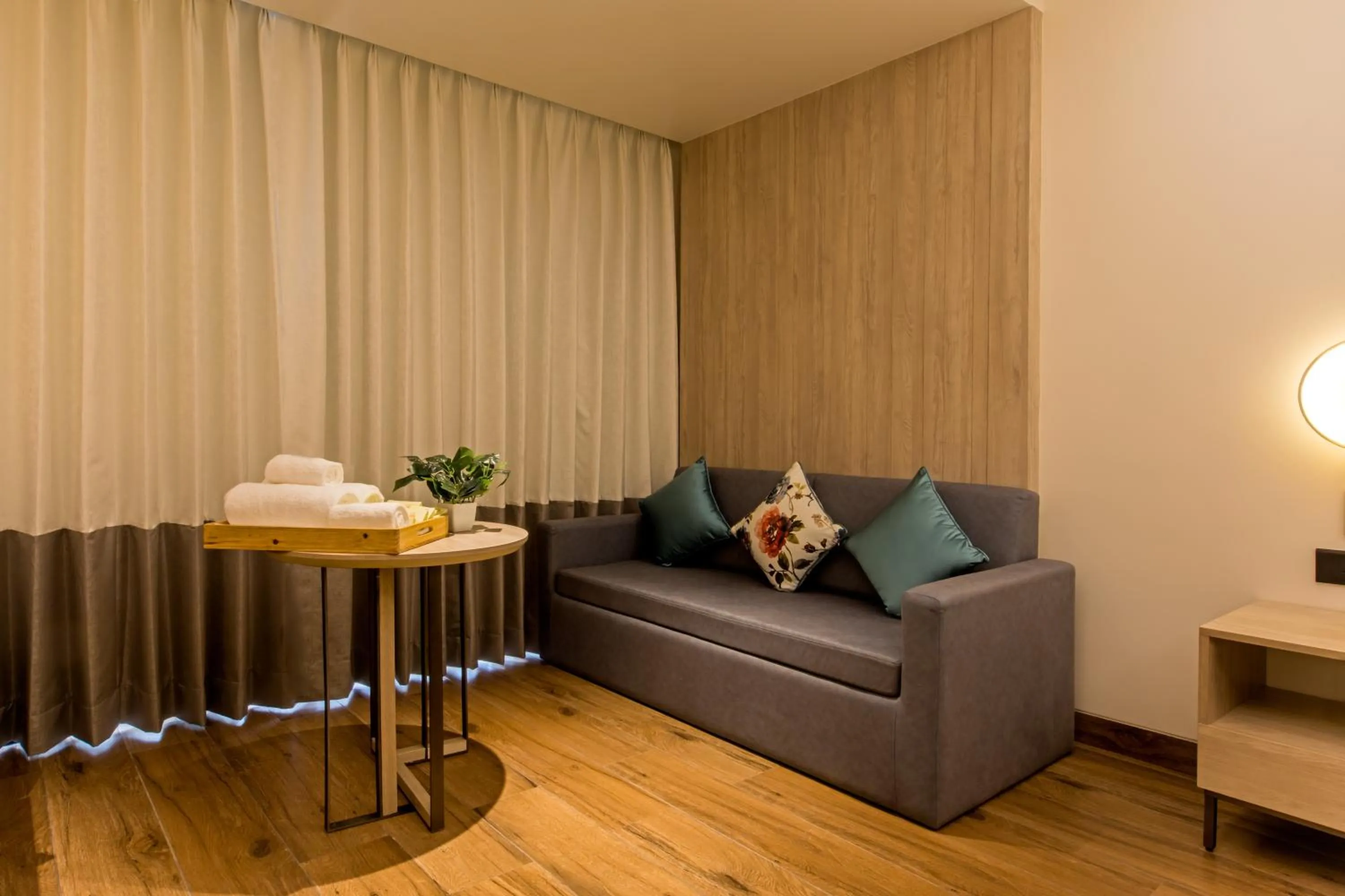 Living room in Regenta SGS Greenotel - Lonavala