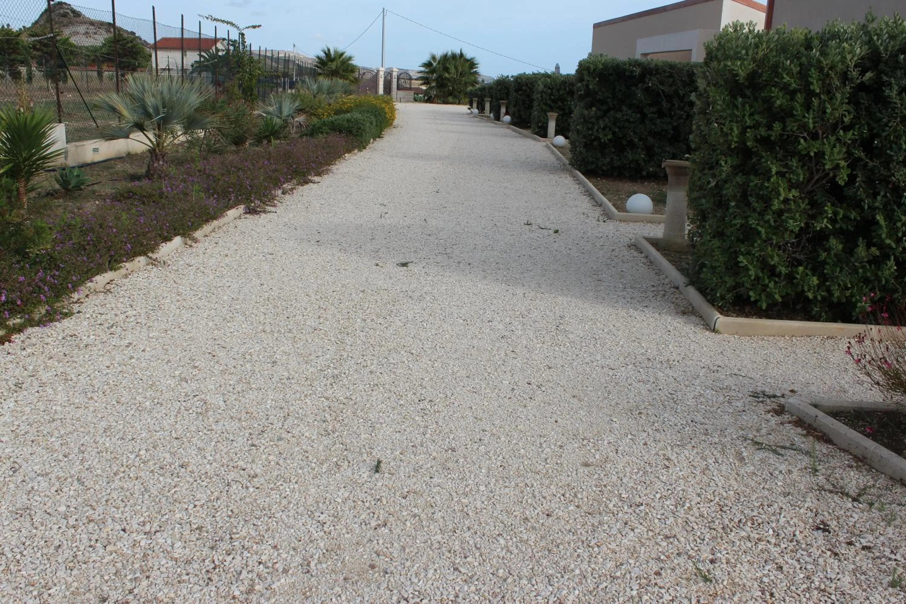 Inner courtyard view in B&B L'EDEN DI CAPO BIANCO