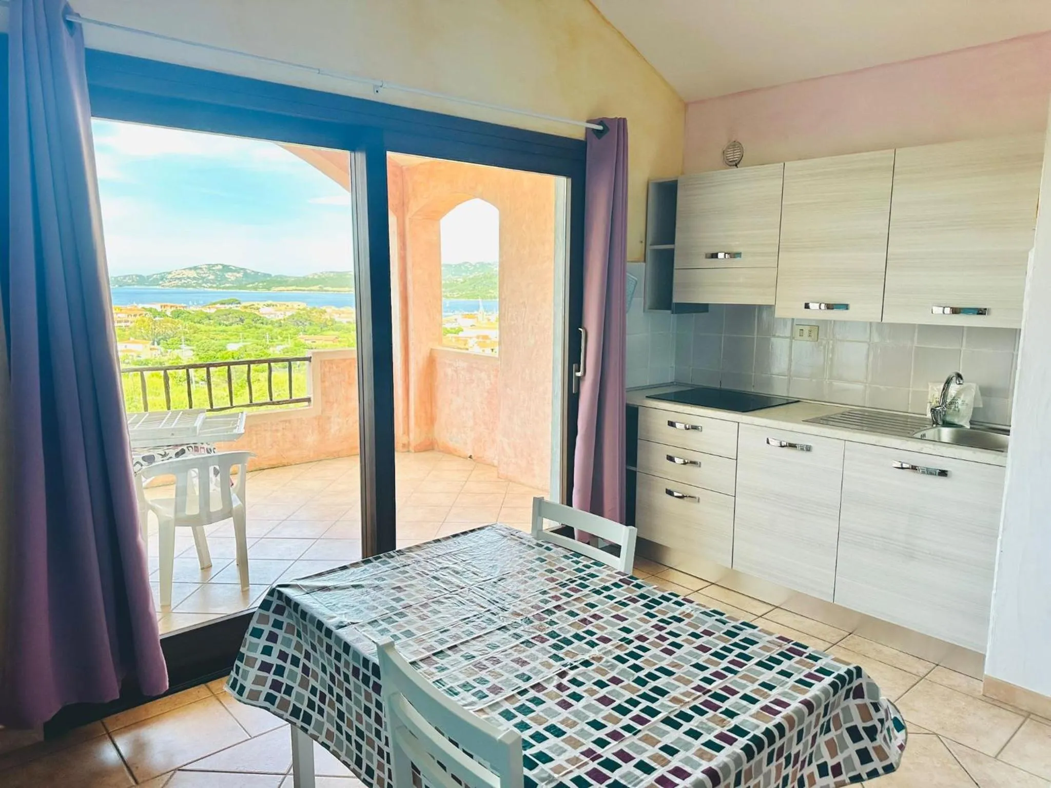 kitchen, Bed in La Costa View