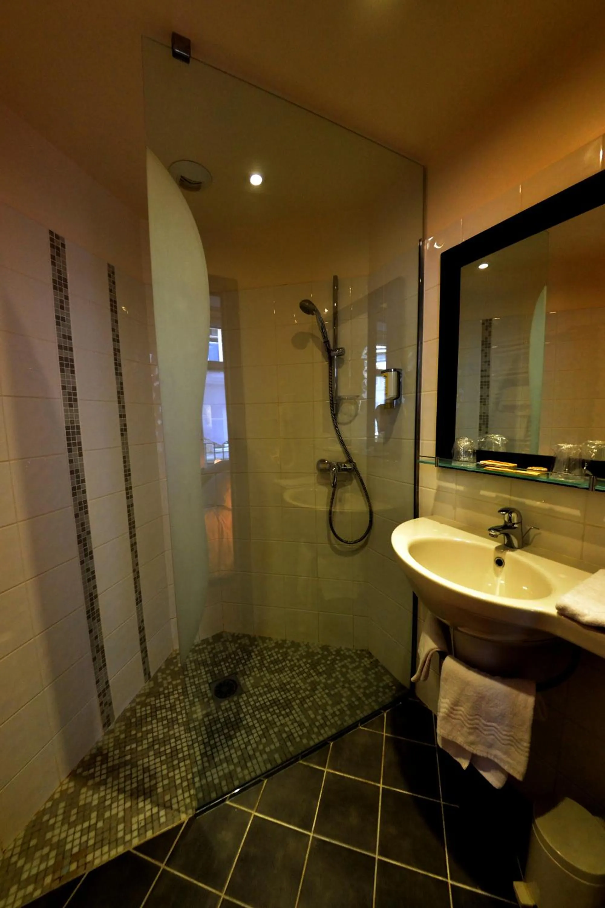 Bathroom in Hôtel Cartier