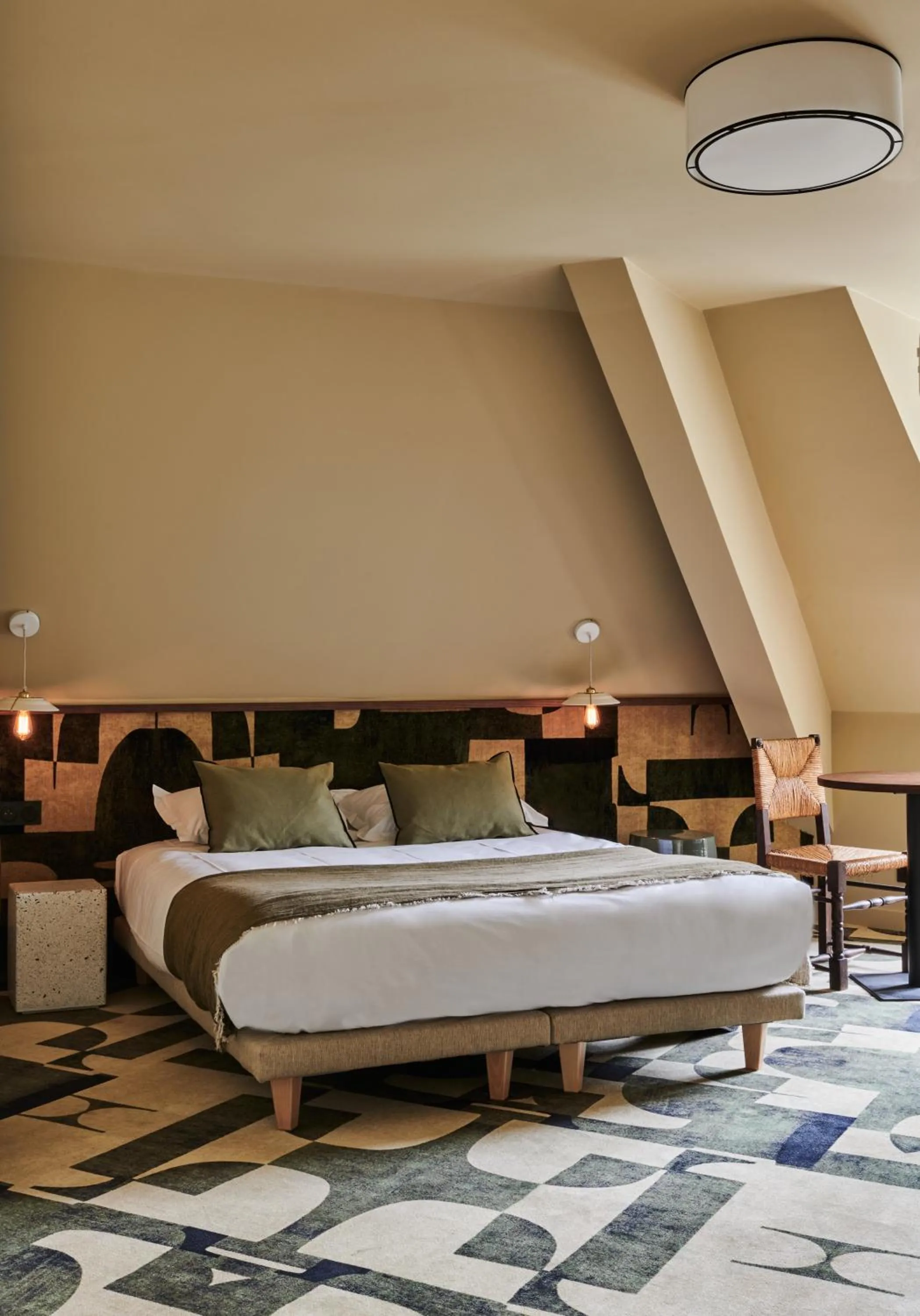 Bed in Hôtel Cartier