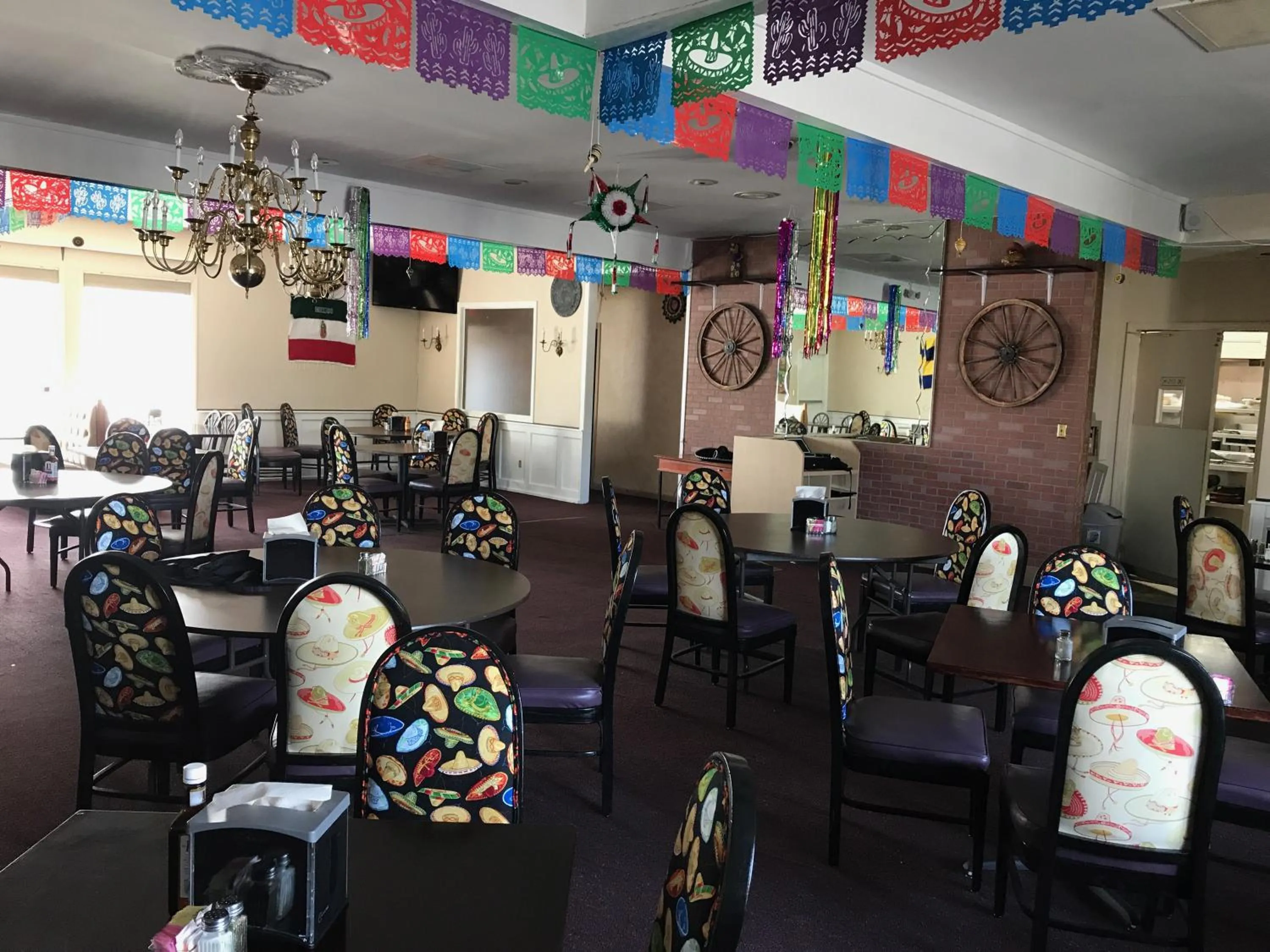 Restaurant/places to eat in Winton Inn & Suites