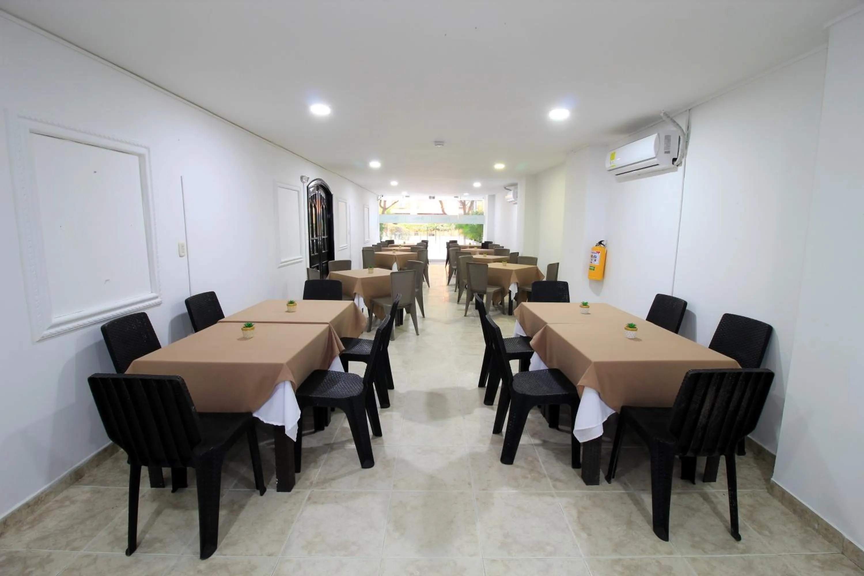 Restaurant/places to eat in Hotel Rodadero Inn By GEH Suites
