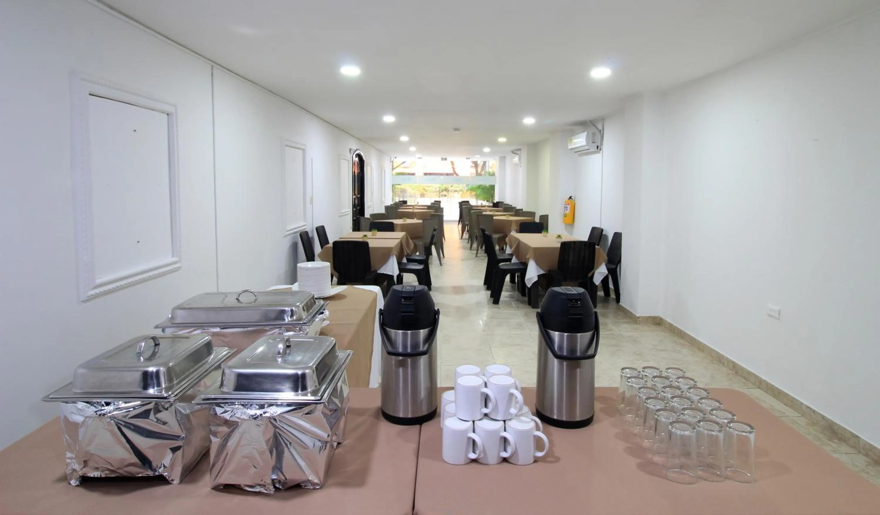 Restaurant/places to eat in Hotel Rodadero Inn By GEH Suites
