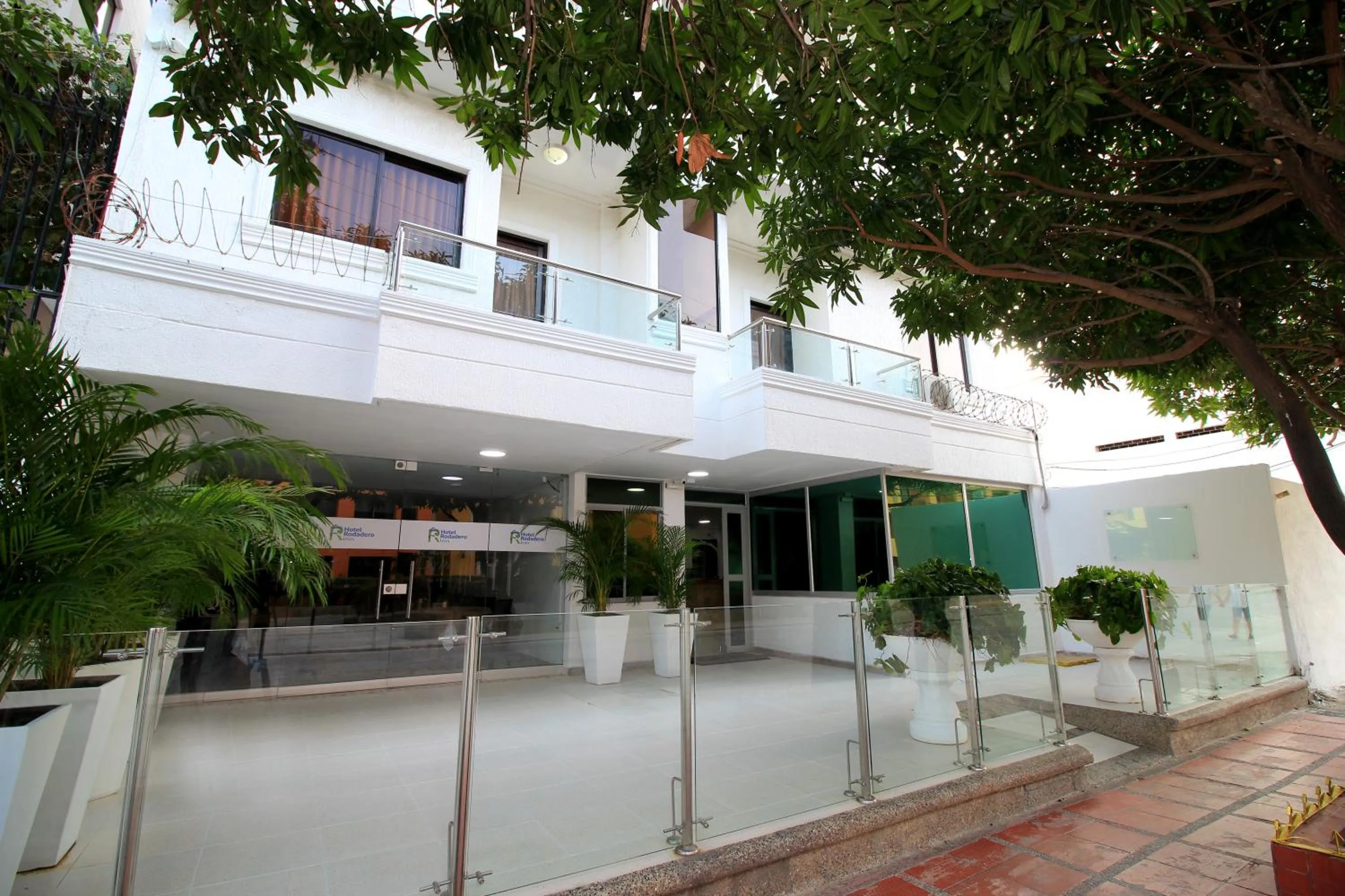Property building in Hotel Rodadero Inn By GEH Suites
