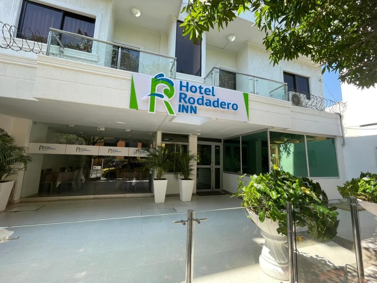 Property building in Hotel Rodadero Inn By GEH Suites