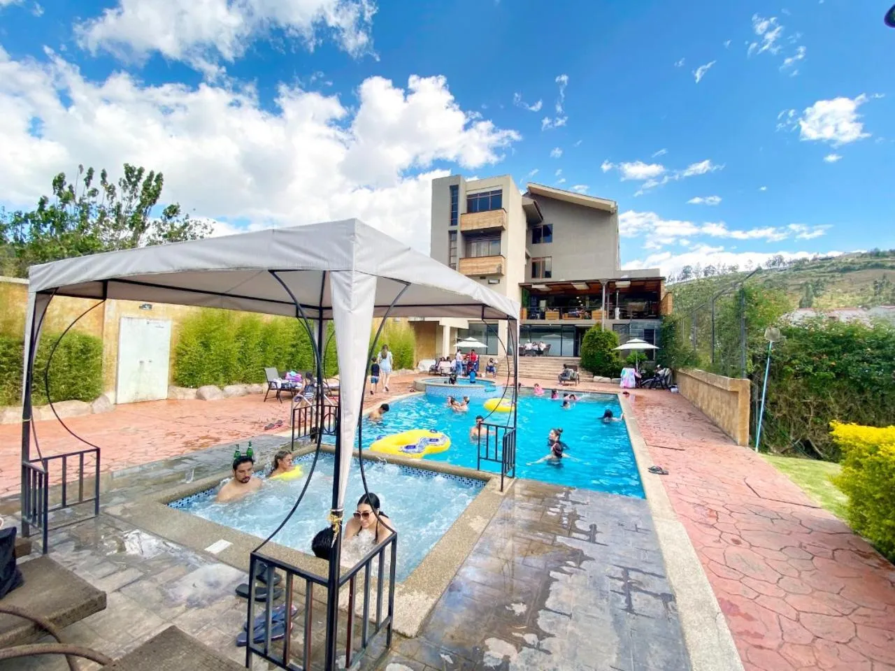 Swimming pool in Hosteria Arhaná