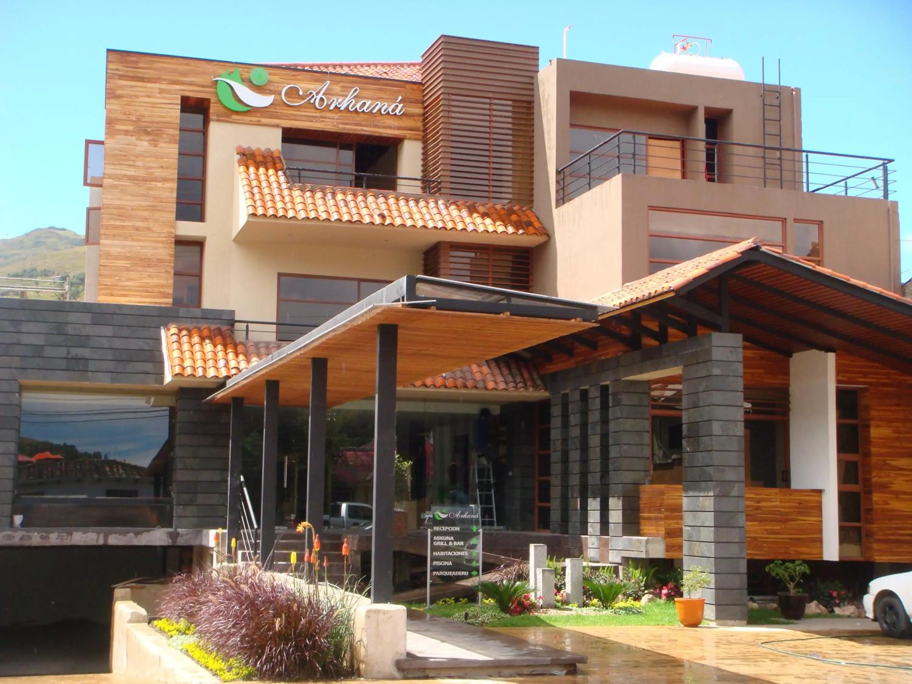 Facade/entrance in Hosteria Arhaná