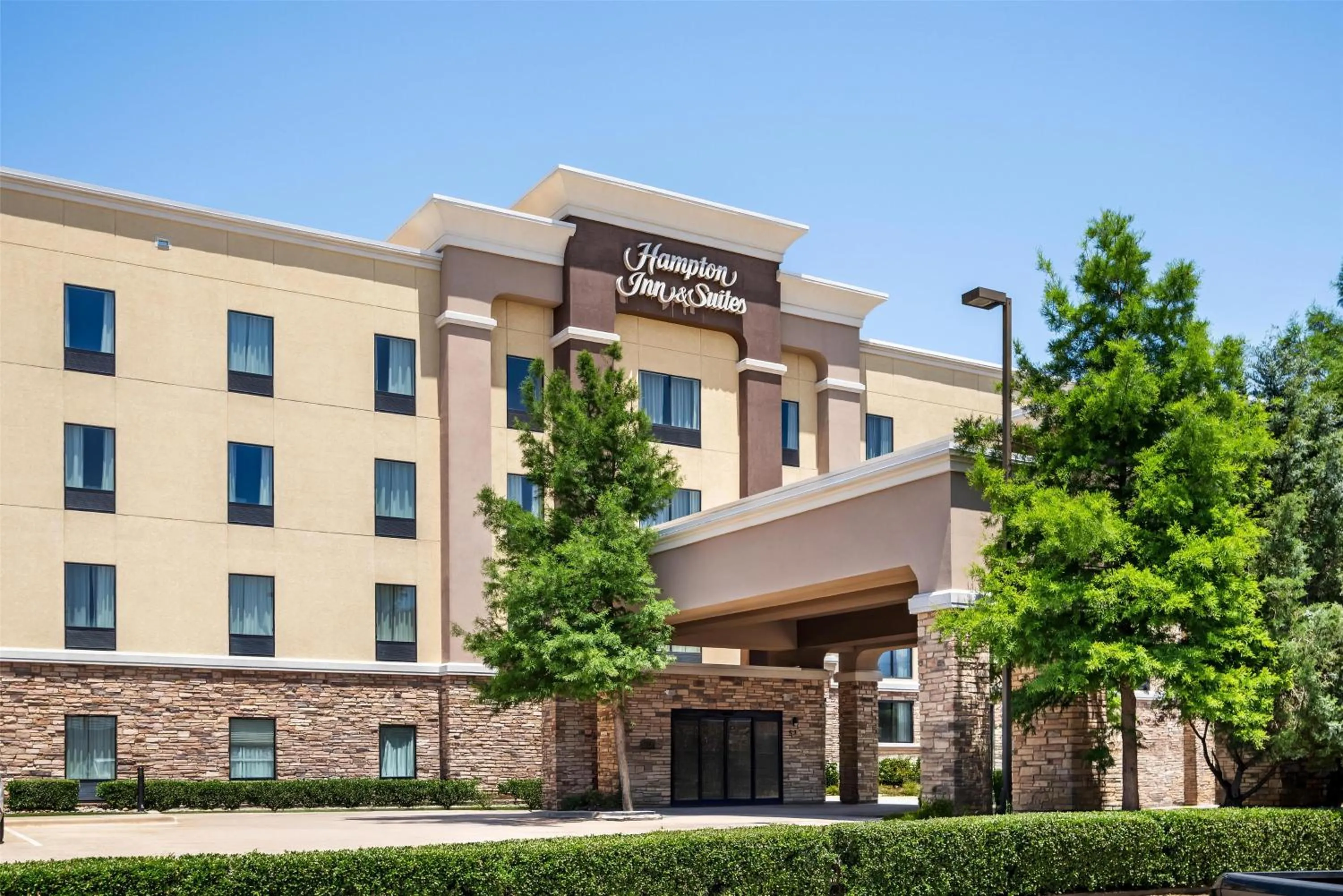 Property building in Hampton Inn and Suites Trophy Club - Fort Worth North