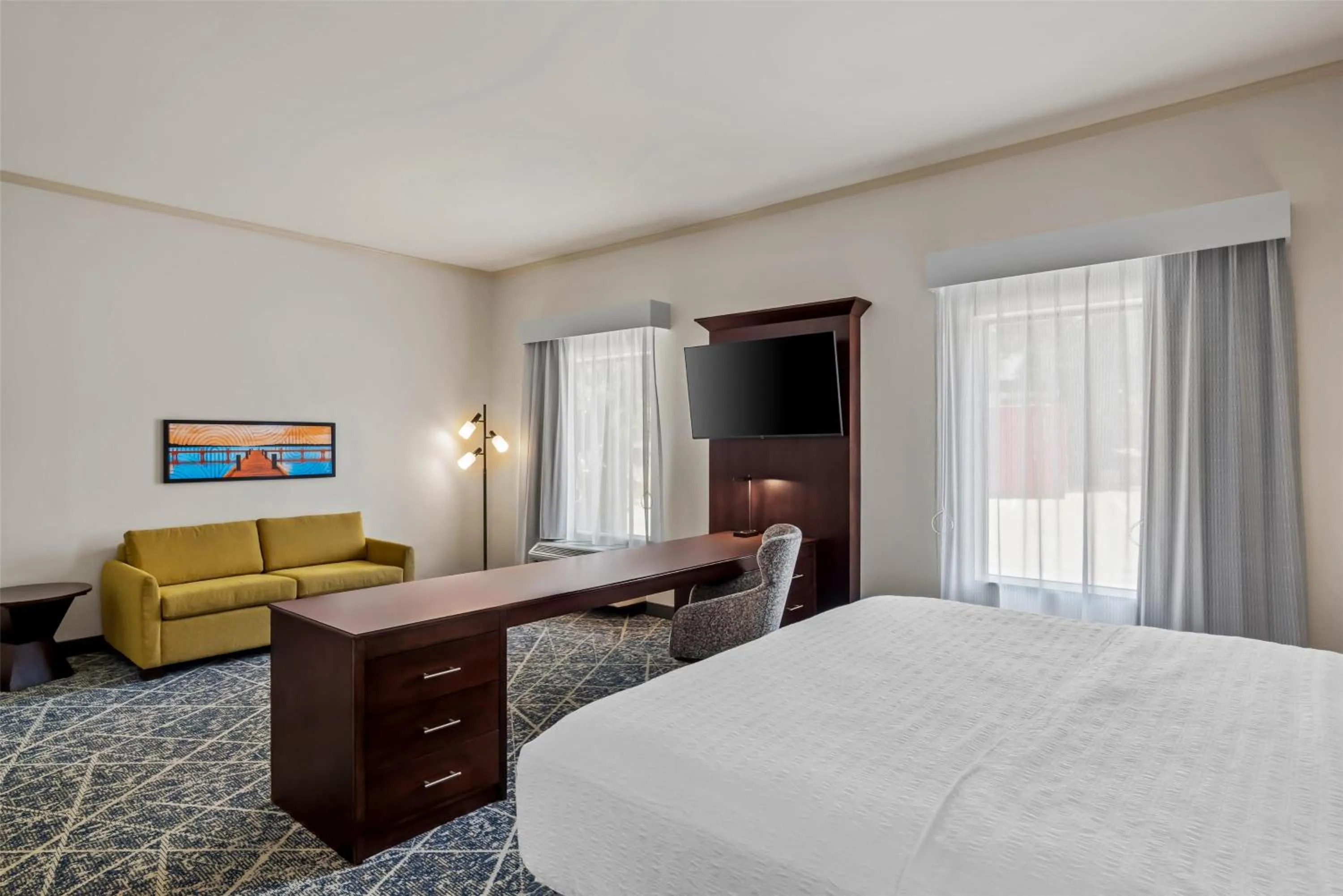 Living room, Bed in Hampton Inn and Suites Trophy Club - Fort Worth North