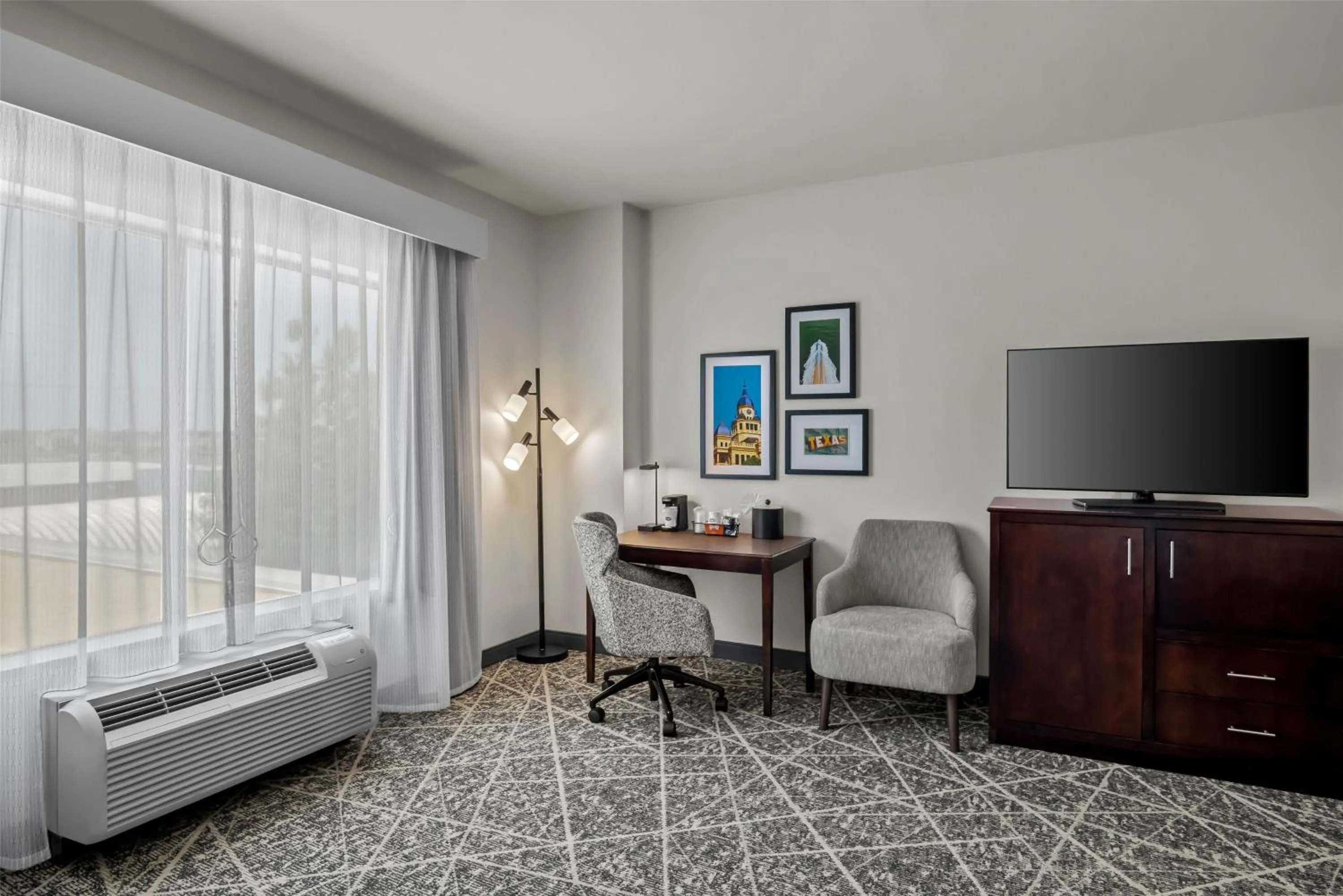 Bedroom, Bed in Hampton Inn and Suites Trophy Club - Fort Worth North