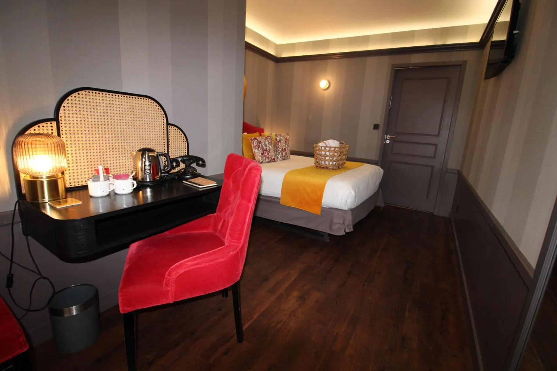 Photo of the whole room, Bed in Hôtel Alexandra