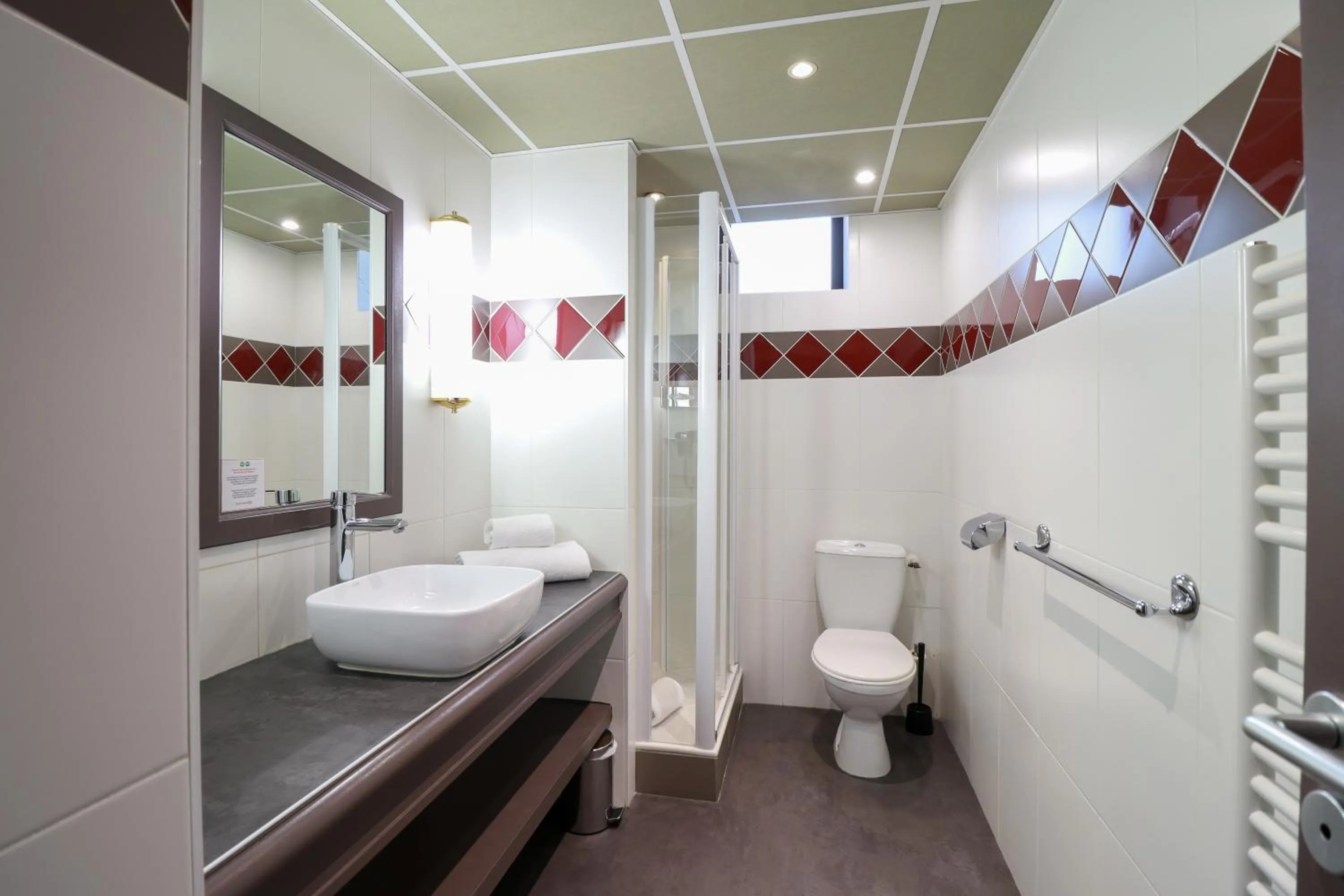 Shower in Hôtel Alexandra