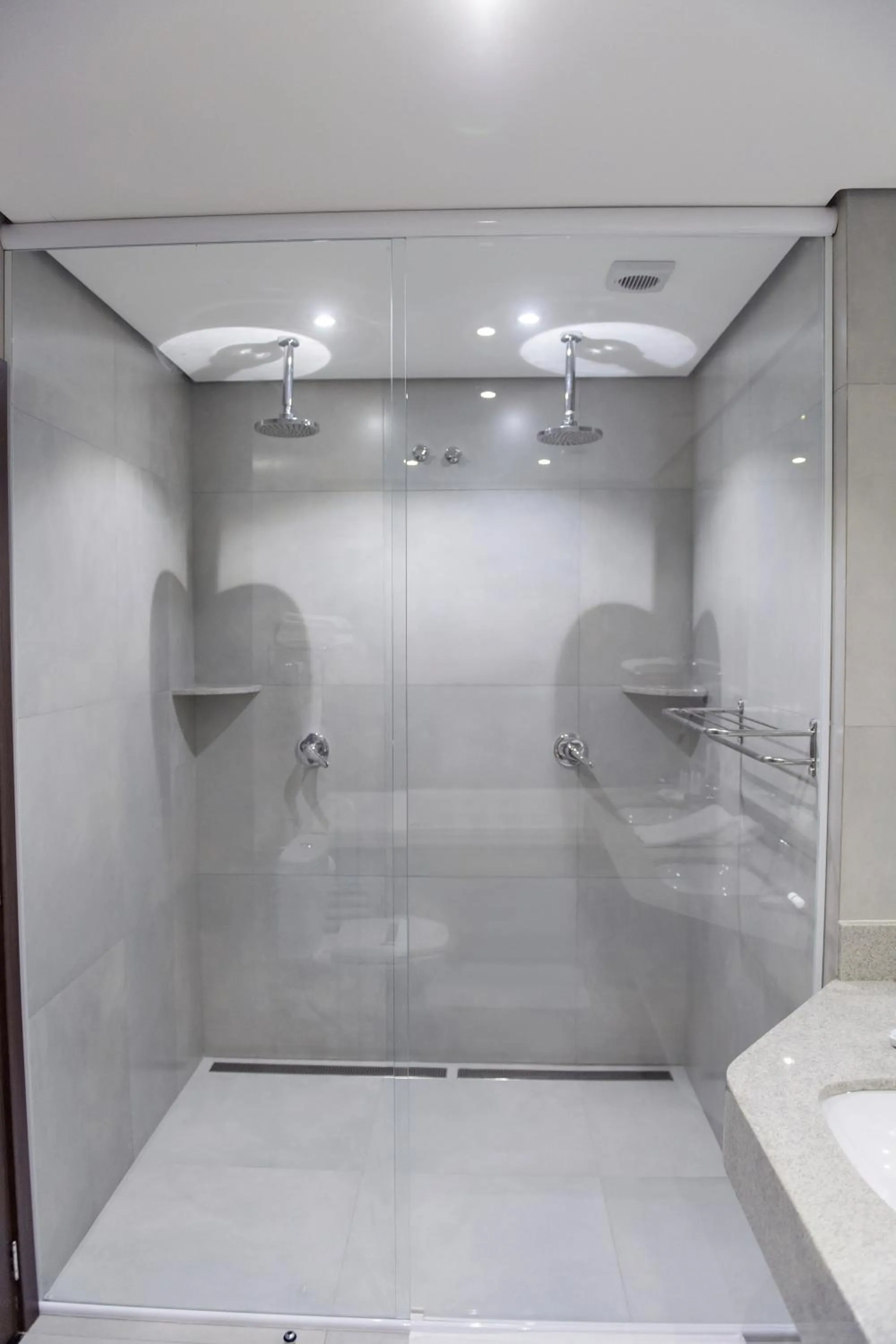 Shower in Villas Hotel