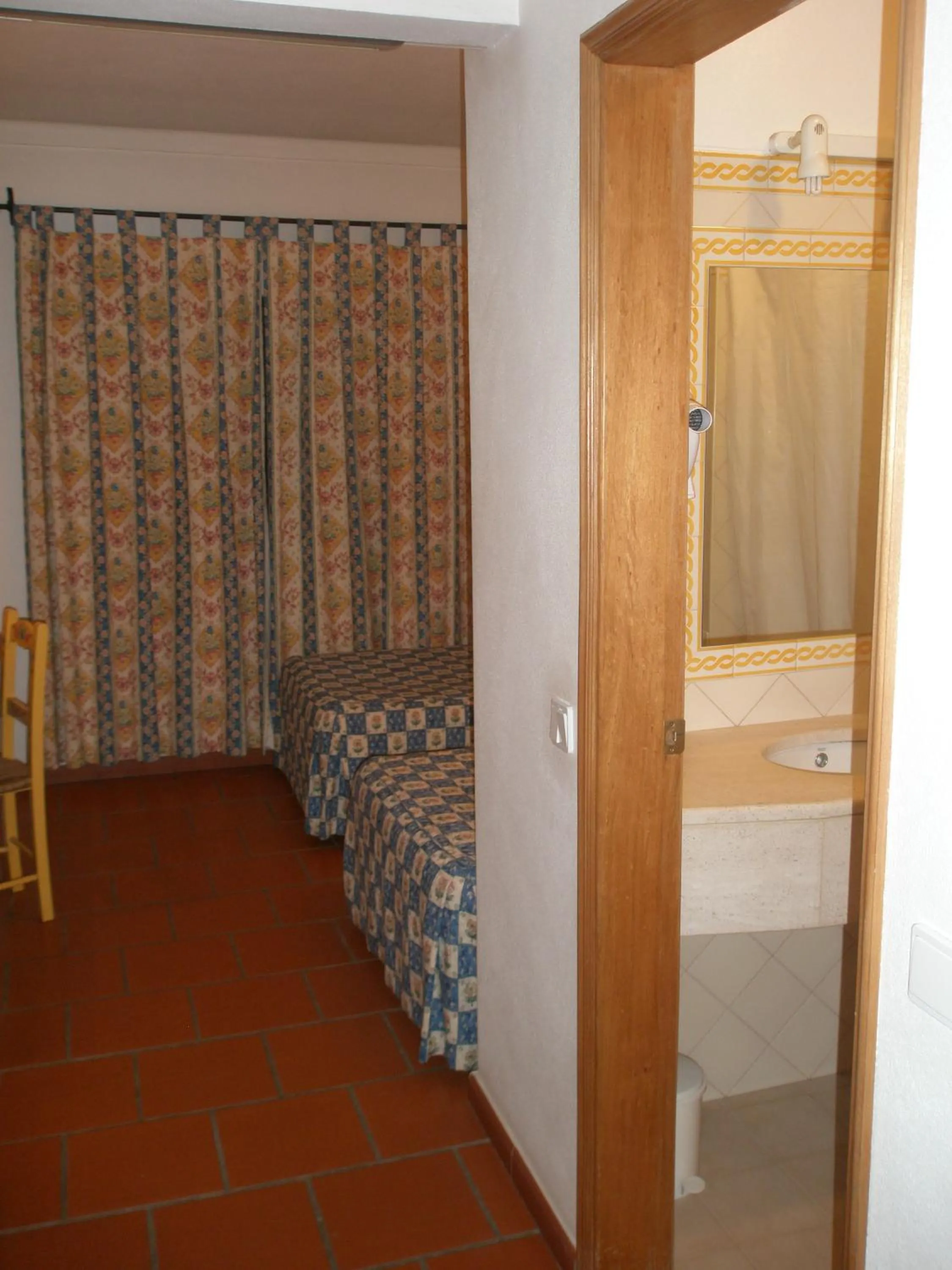Twin Room - single occupancy in Hotel Passagem do Sol