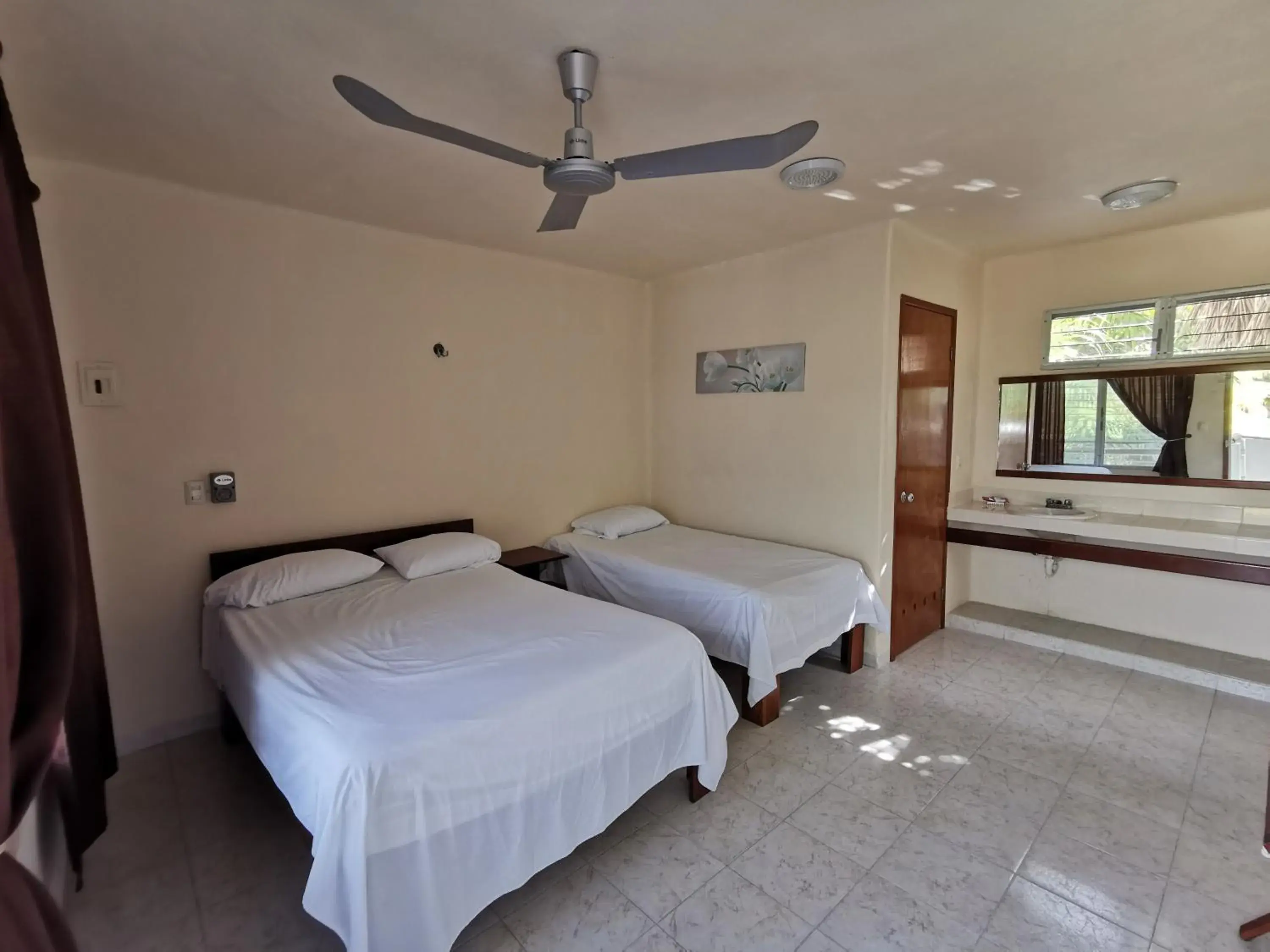 Economy Double or Twin Room with Fan in Las Cabañas del Doctor Economy Double or Twin Room with Fan in Las Cabañas del Doctor