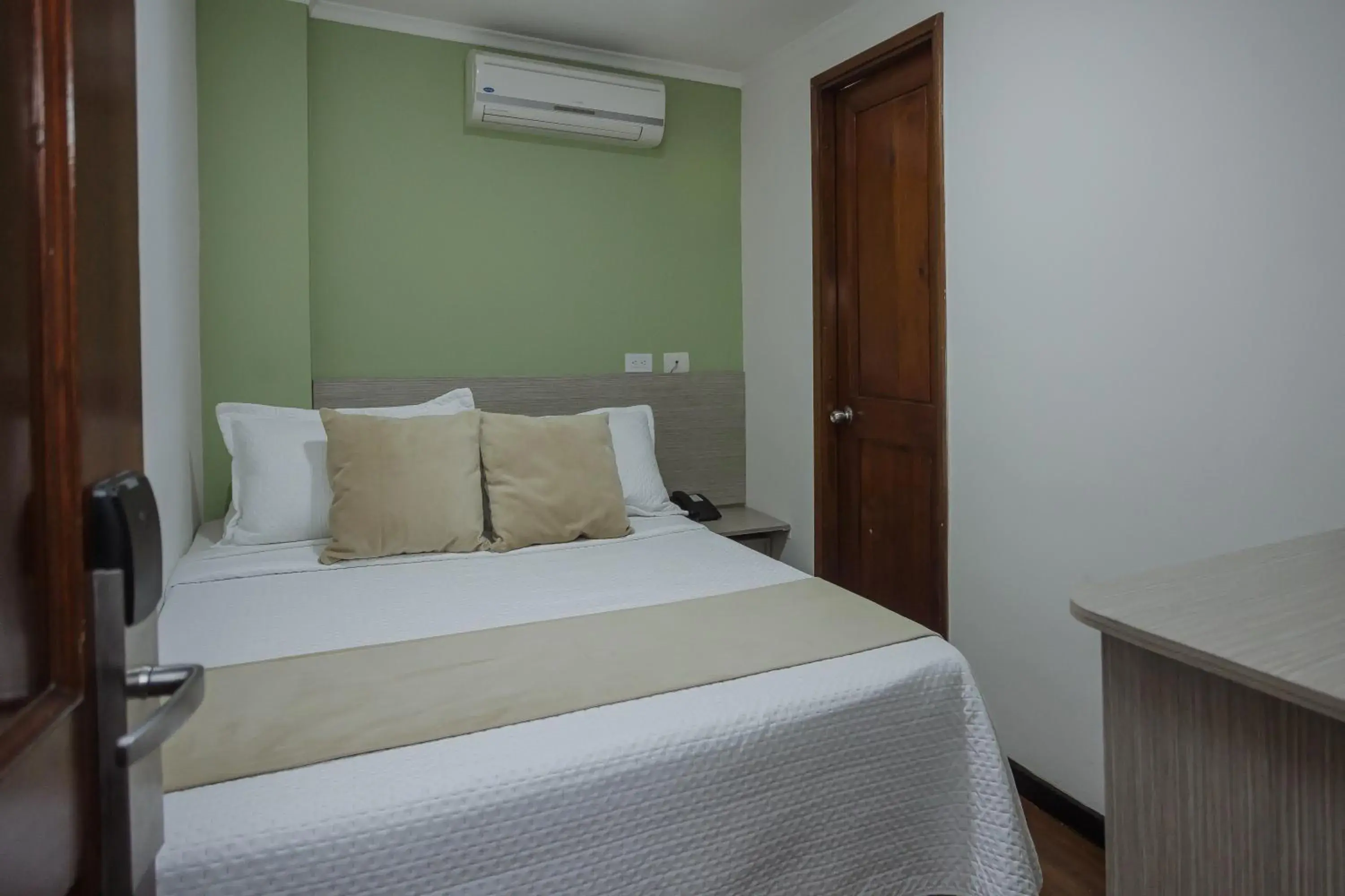 Photo of the whole room, Bed in Hotel Portón Sabaneta Photo of the whole room, Bed in Hotel Portón Sabaneta