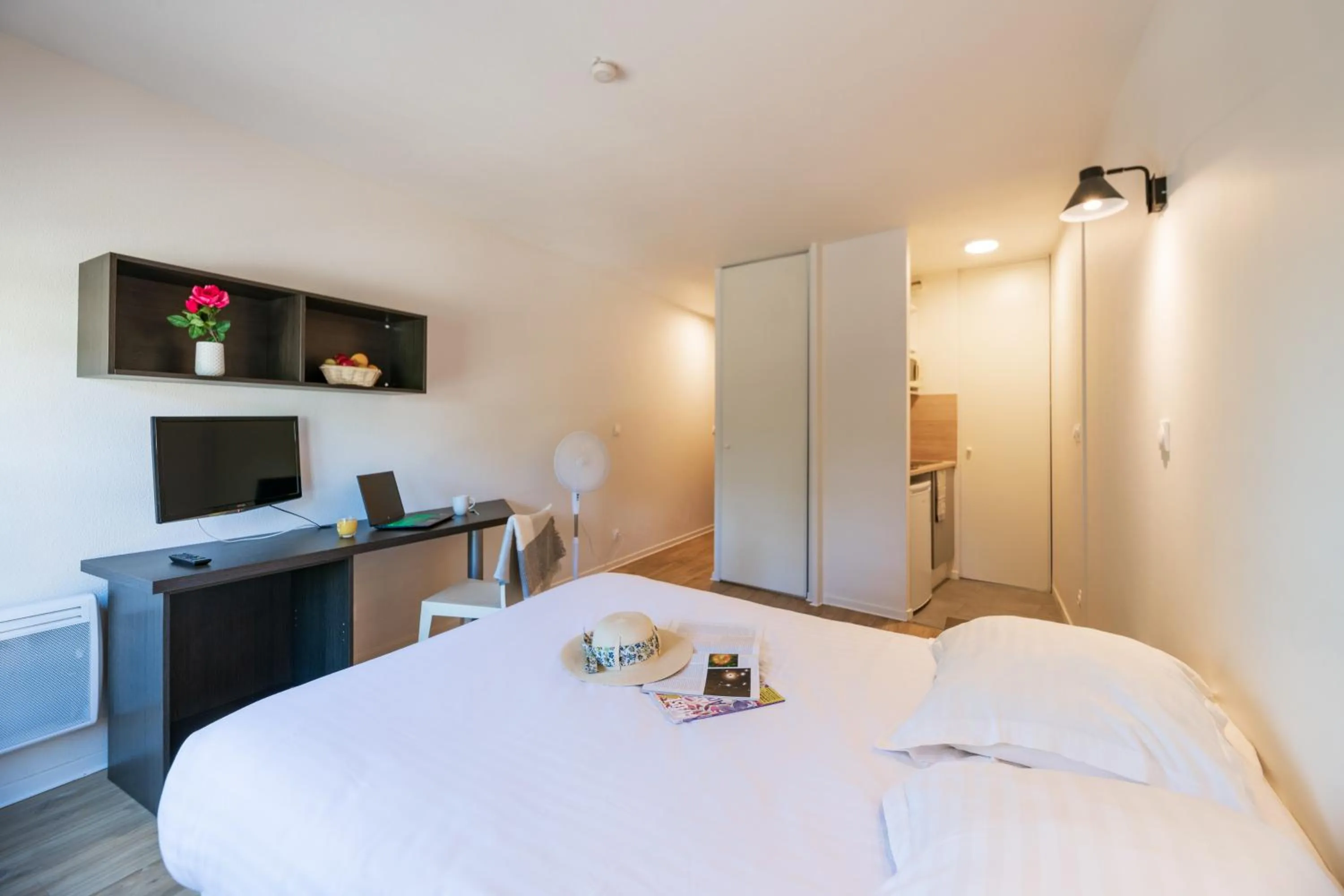 Bed in Cerise Valence